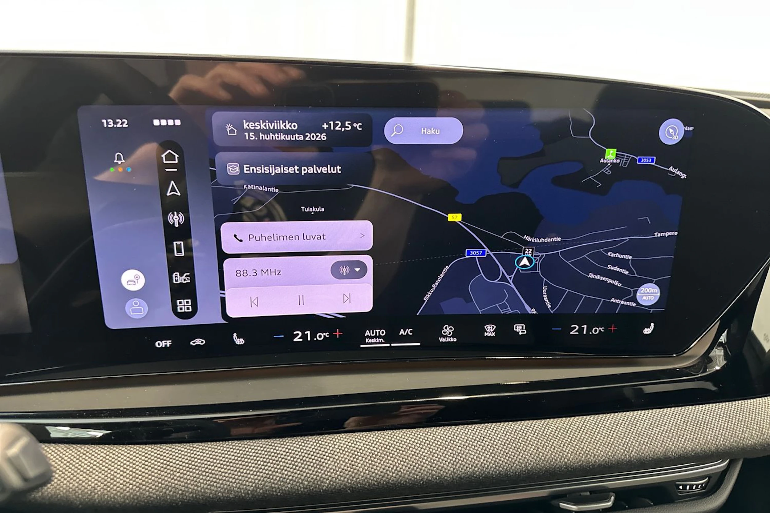 jäätikön valkoinen Audi A6 2026 kuva 23.