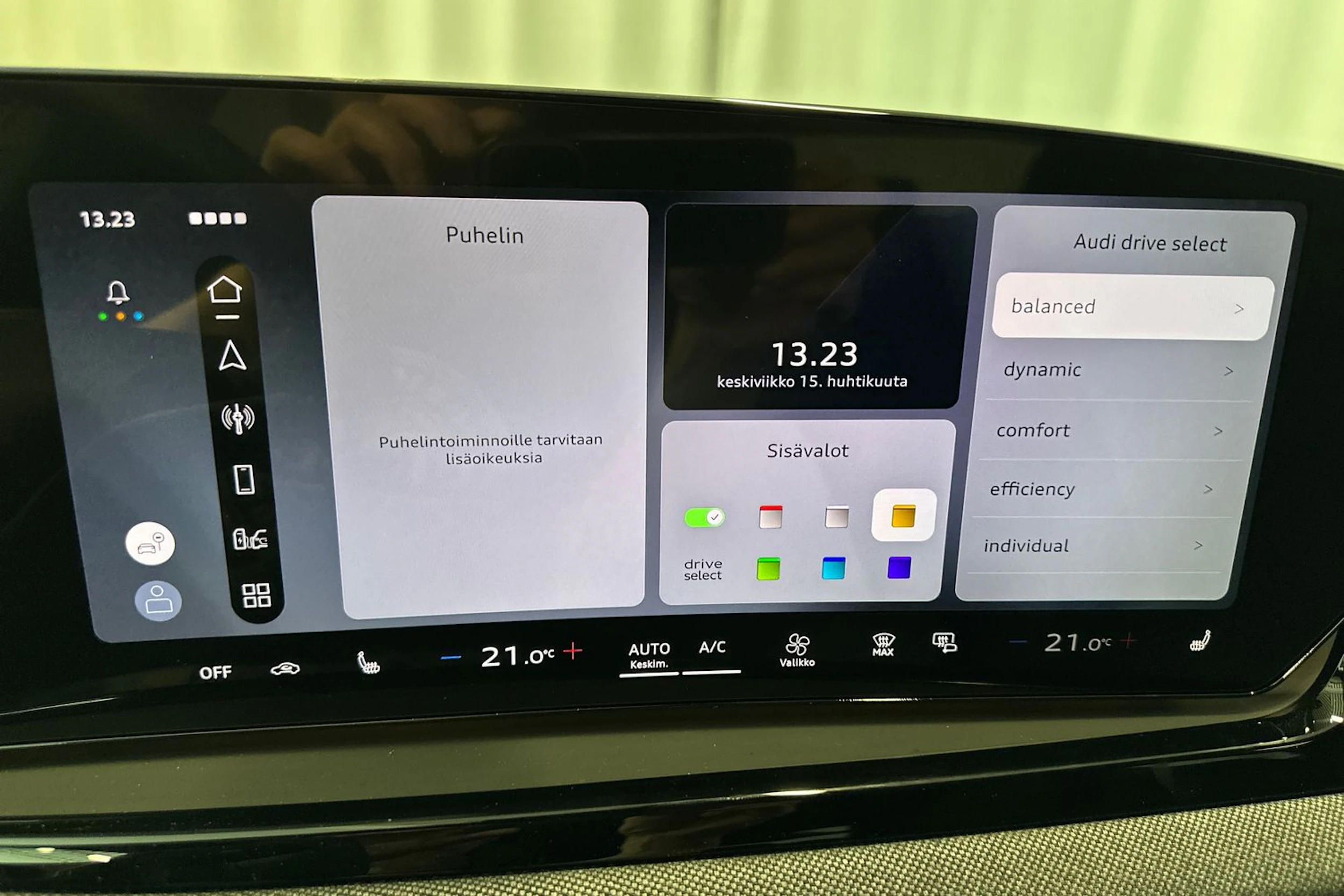 jäätikön valkoinen Audi A6 2026 kuva 25.