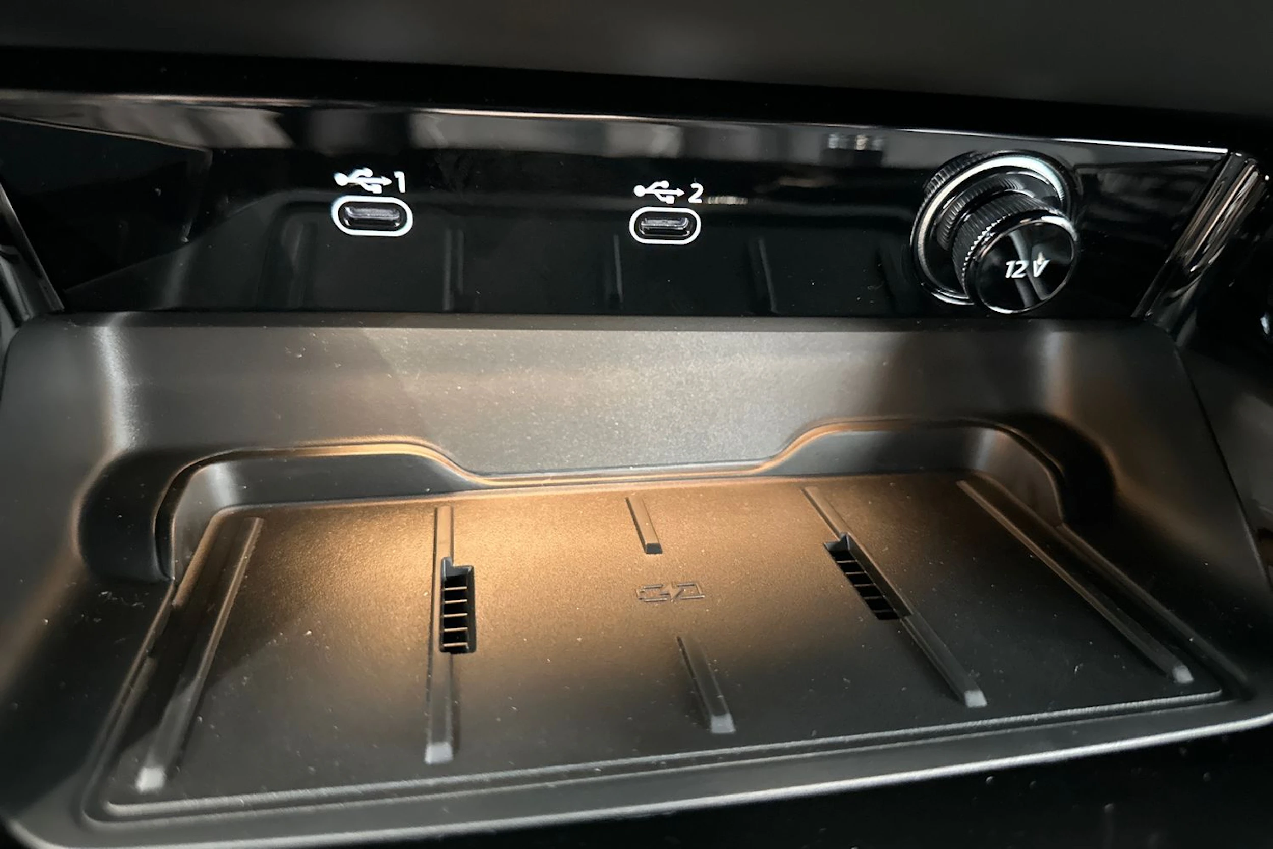 jäätikön valkoinen Audi A6 2026 kuva 29.