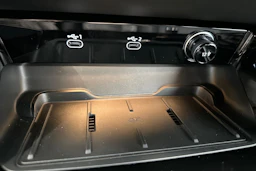 jäätikön valkoinen Audi A6 2026 kuva 29.