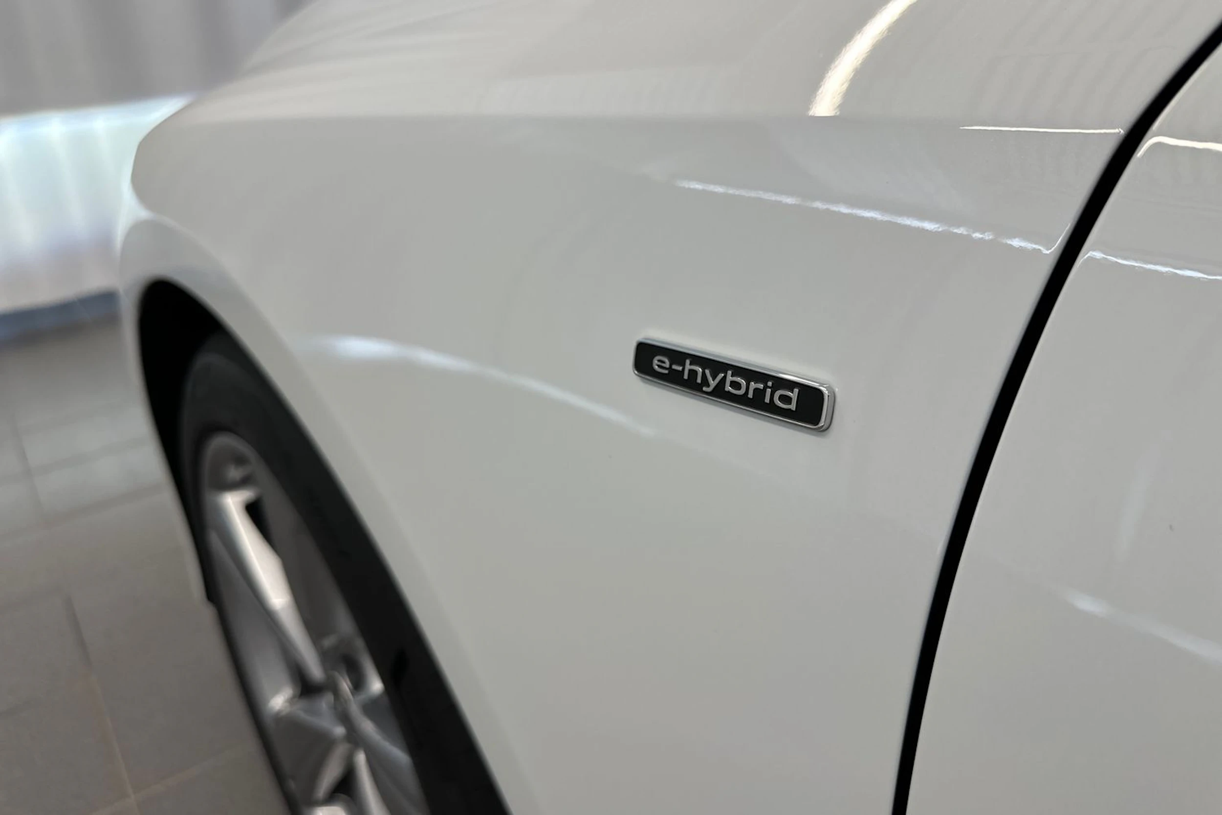 jäätikön valkoinen Audi A6 2026 kuva 35.