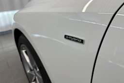 jäätikön valkoinen Audi A6 2026 kuva 35.