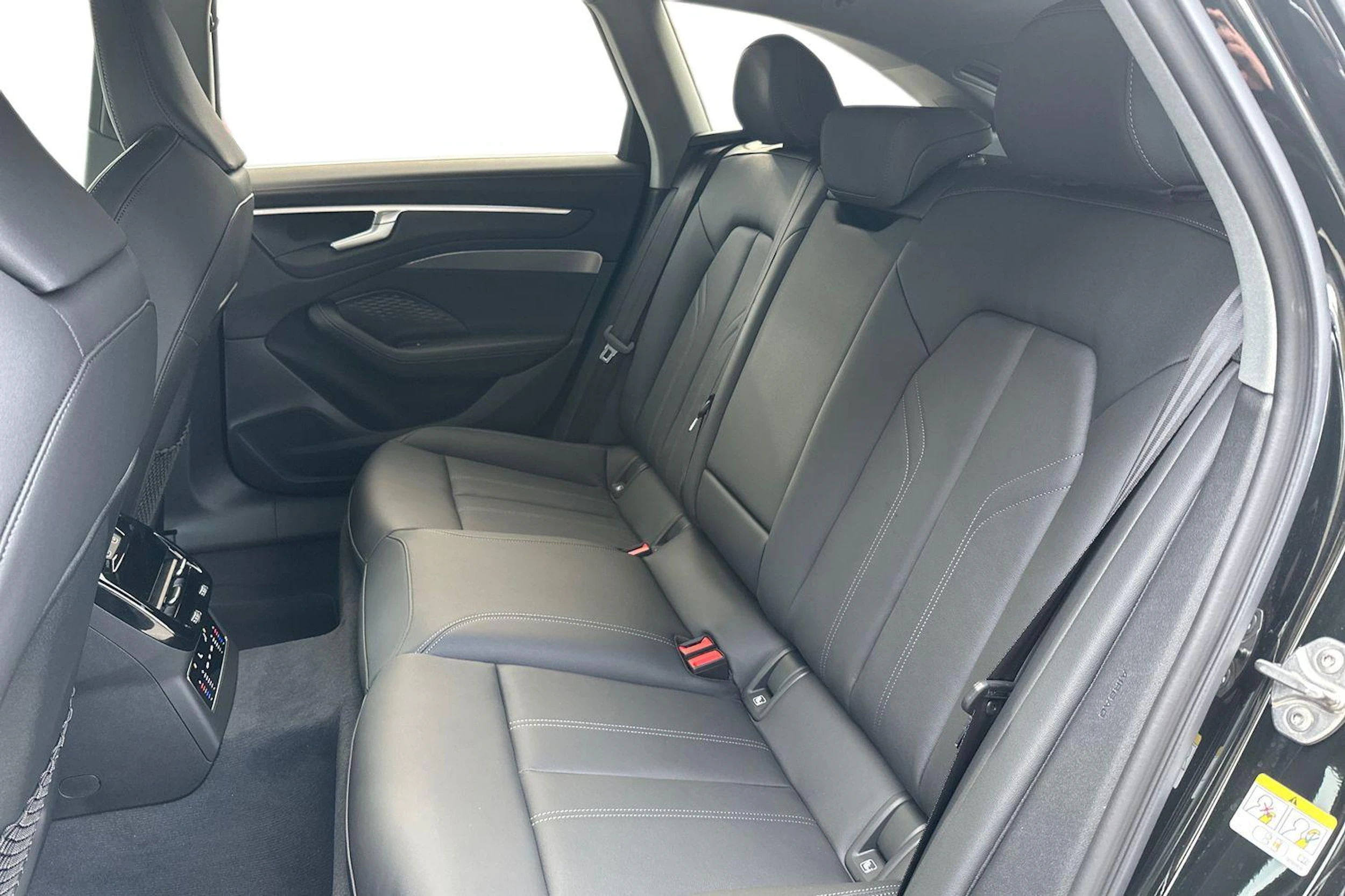 vihreä Audi A6 2026 kuva 8.