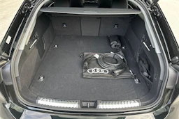 vihreä Audi A6 2026 kuva 12.