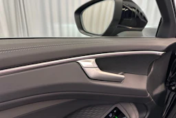 musta Audi A6 2026 kuva 18.