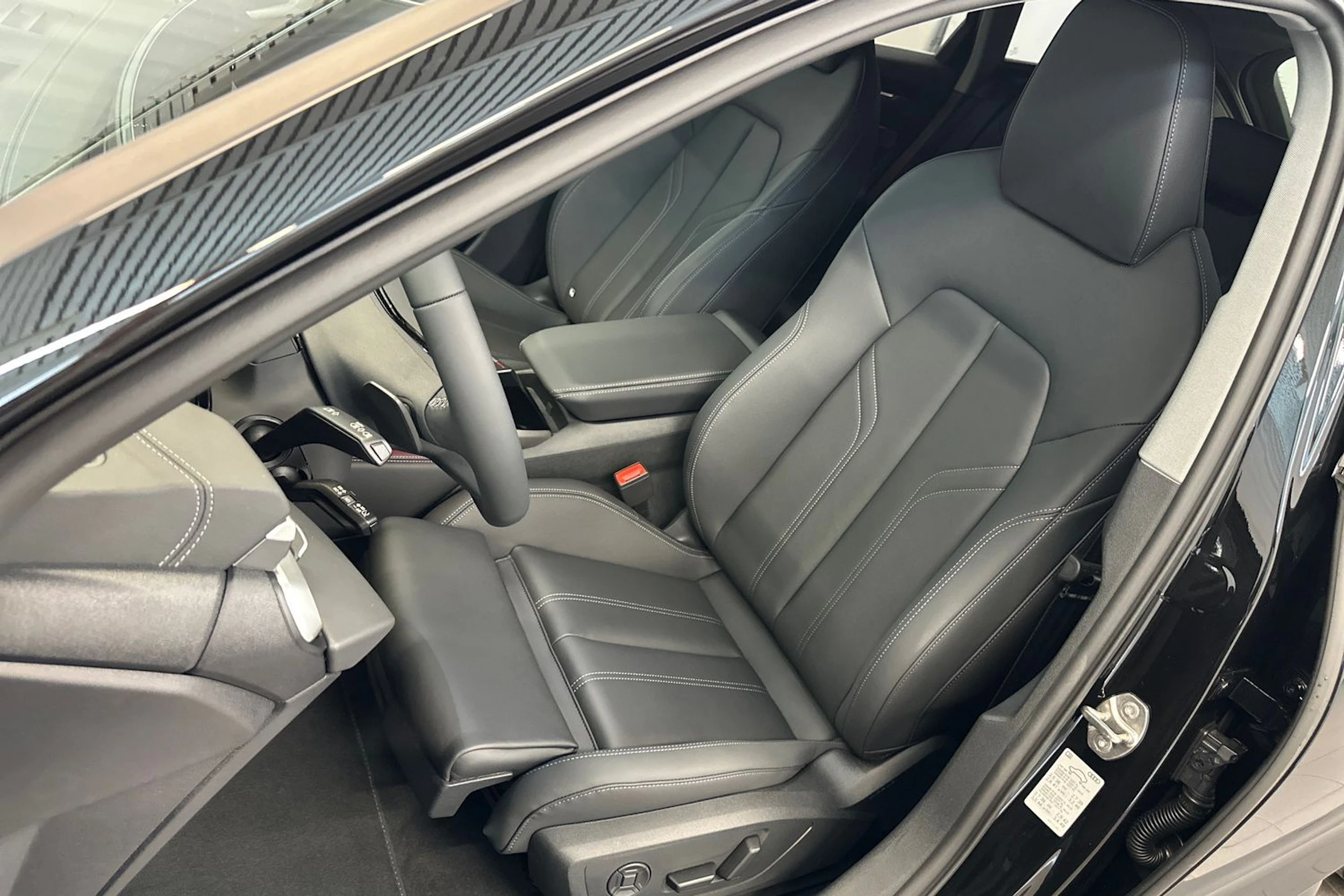 musta Audi A6 2026 kuva 20.