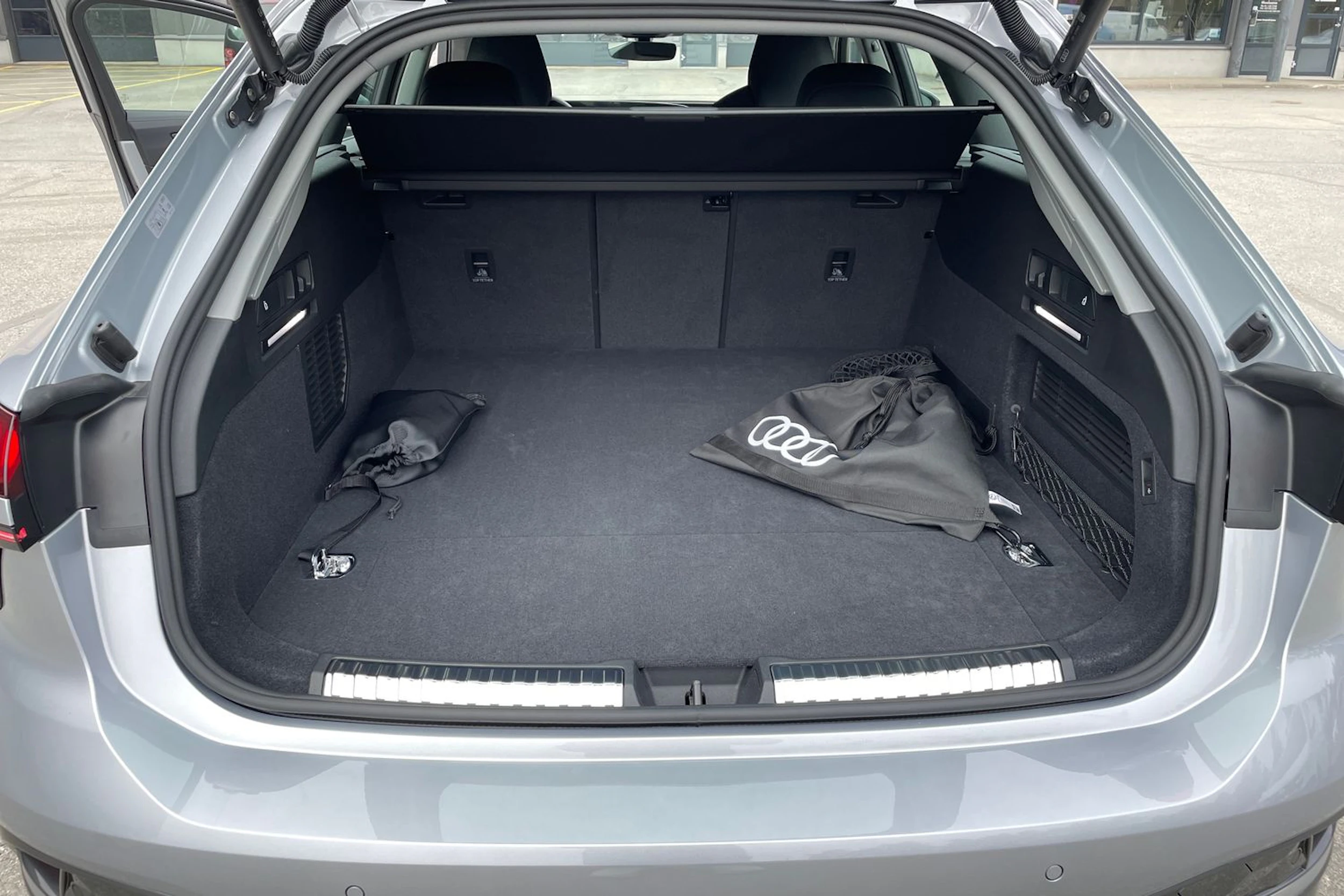 harmaa Audi A6 2026 kuva 13.