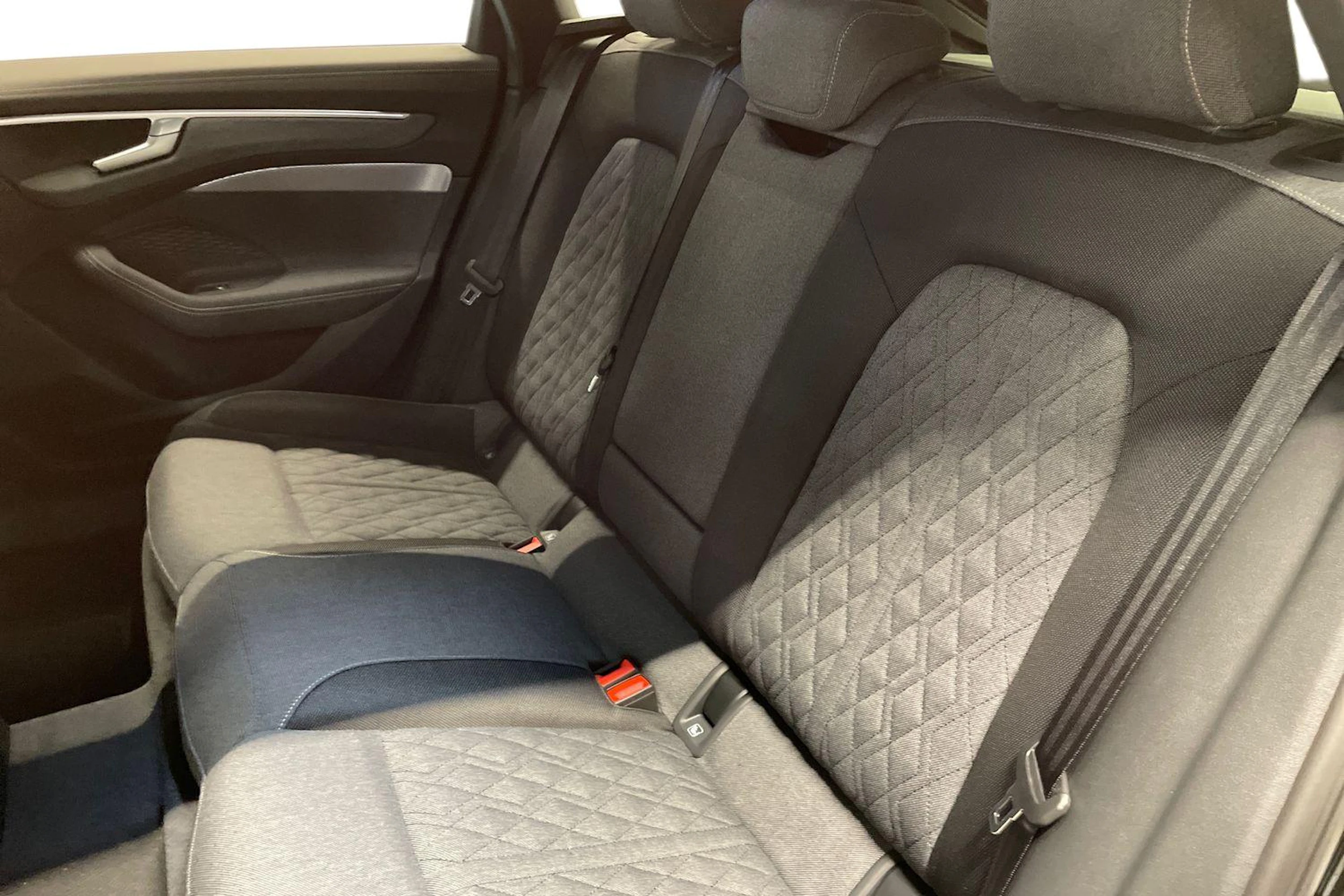 musta Audi A6 2026 kuva 8.