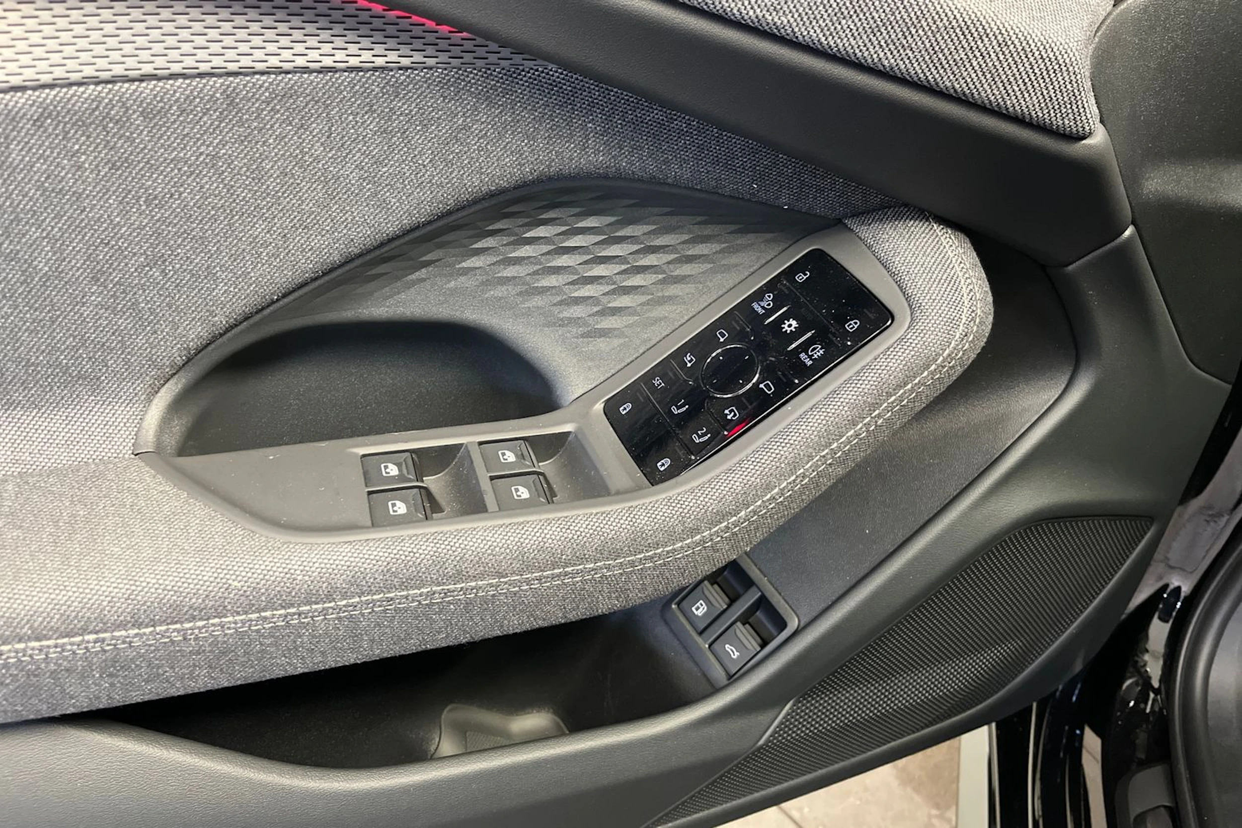 mythos musta Audi A6 2026 kuva 11.