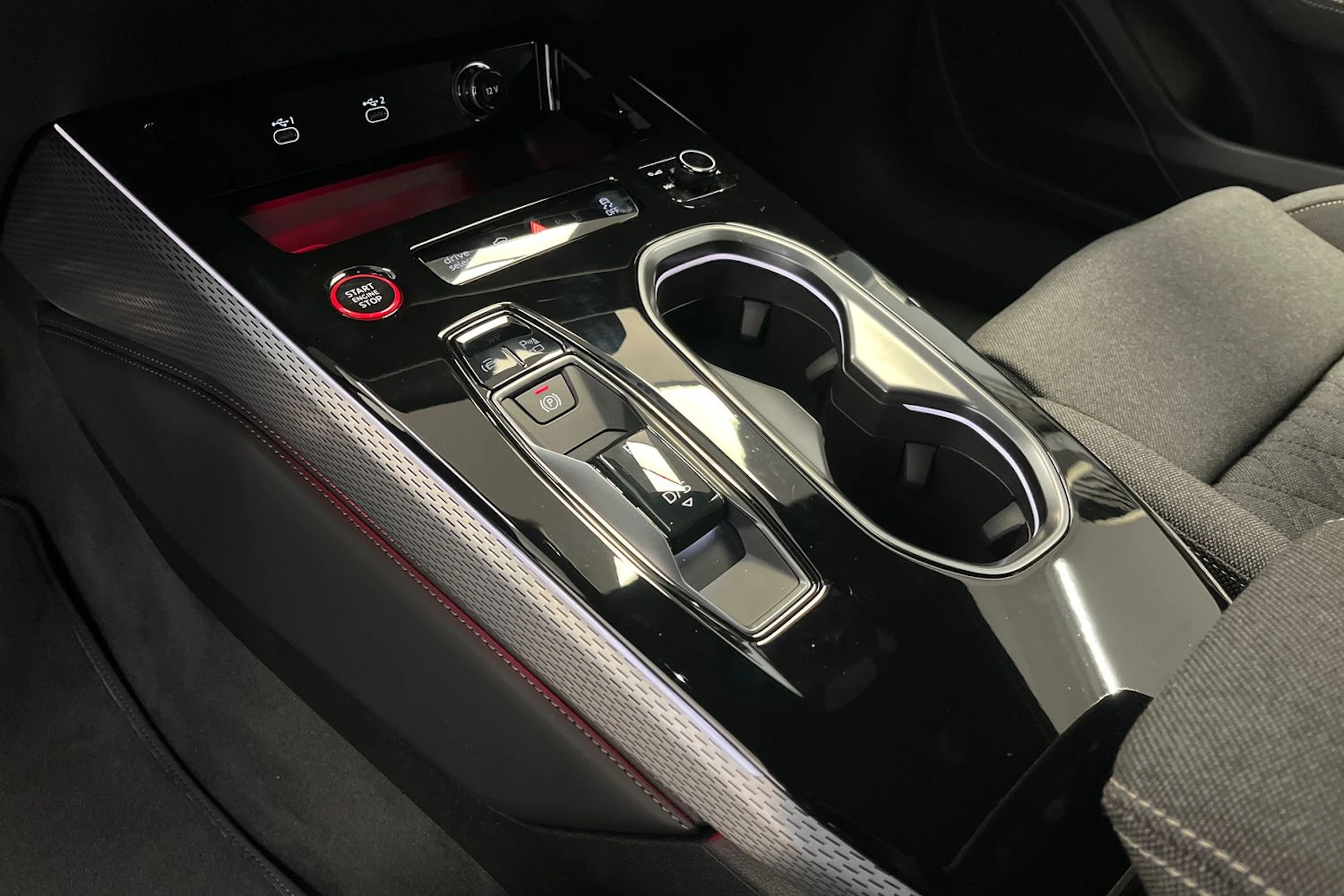 mythos musta Audi A6 2026 kuva 12.