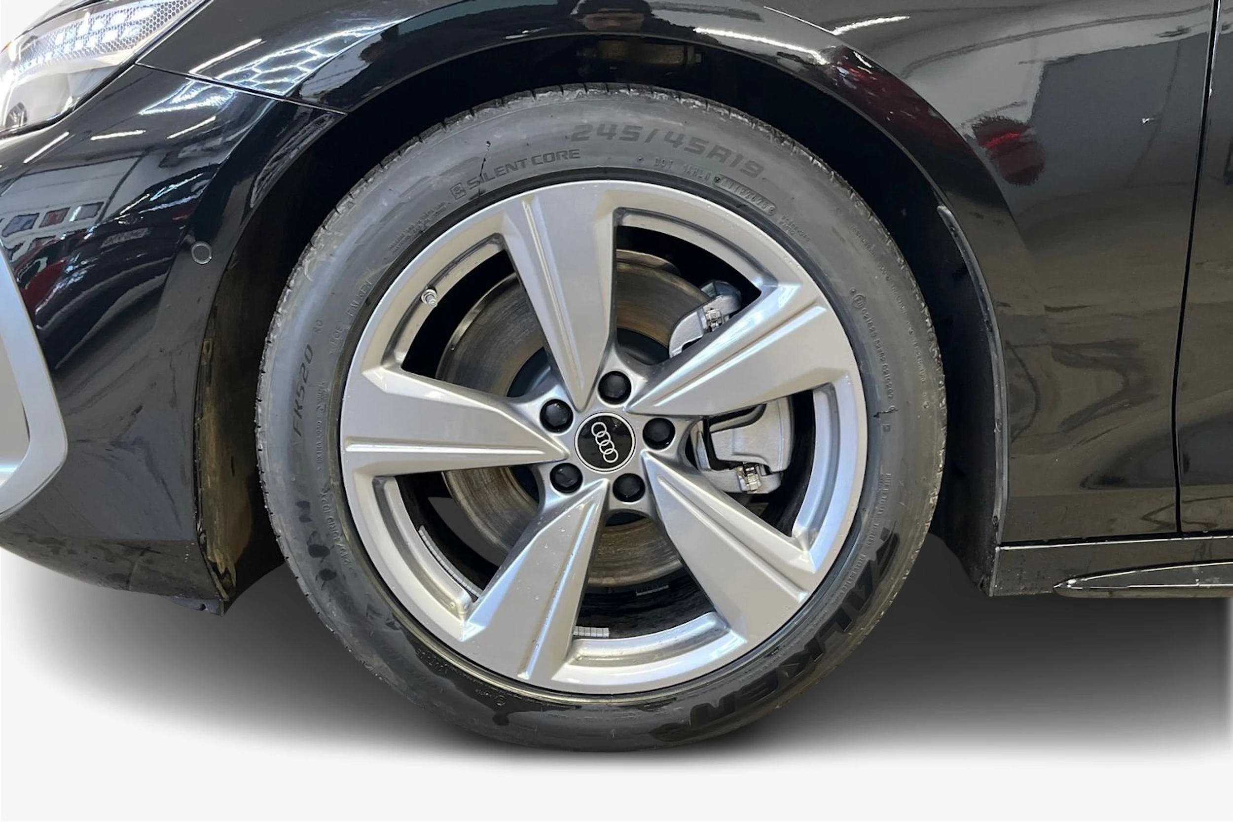 mythos musta Audi A6 2026 kuva 16.