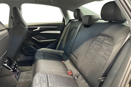 musta Audi A6 2026 kuva 8.
