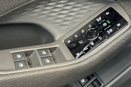 musta Audi A6 2026 kuva 16.