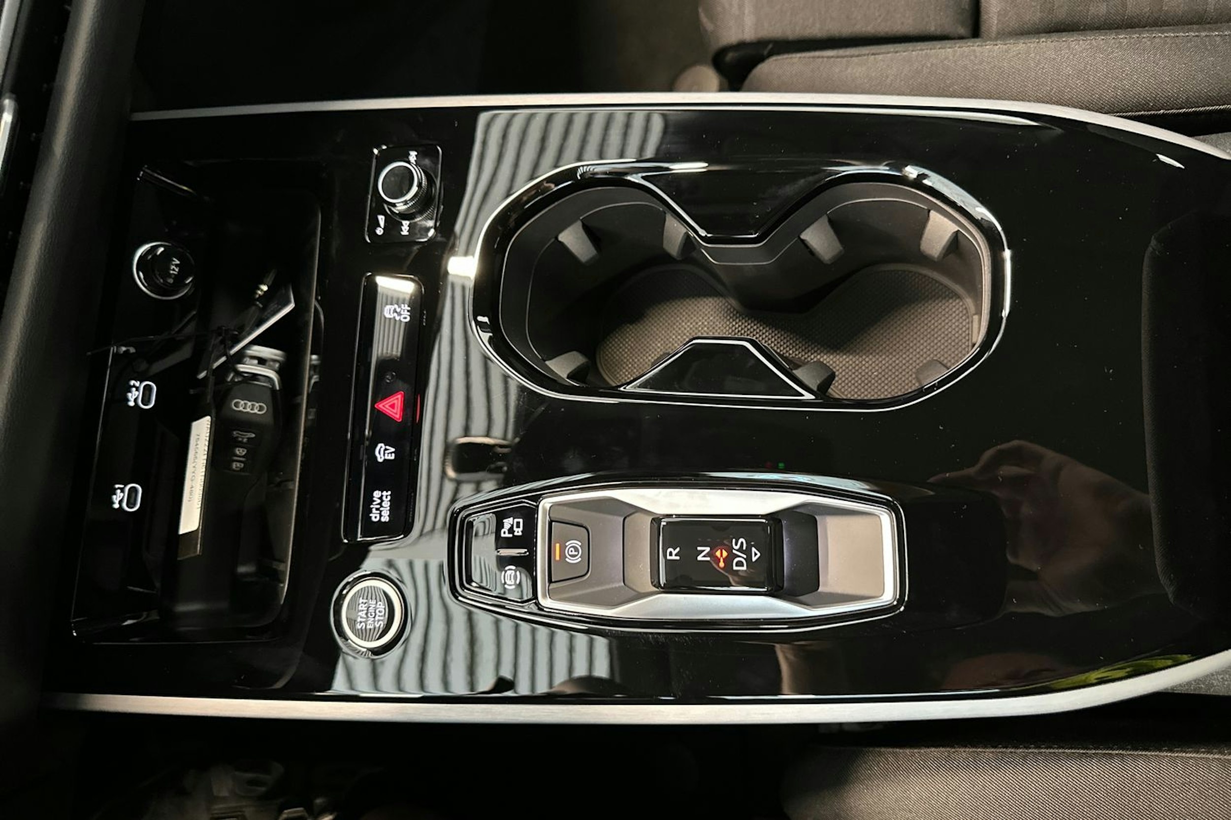 musta Audi A6 2026 kuva 28.
