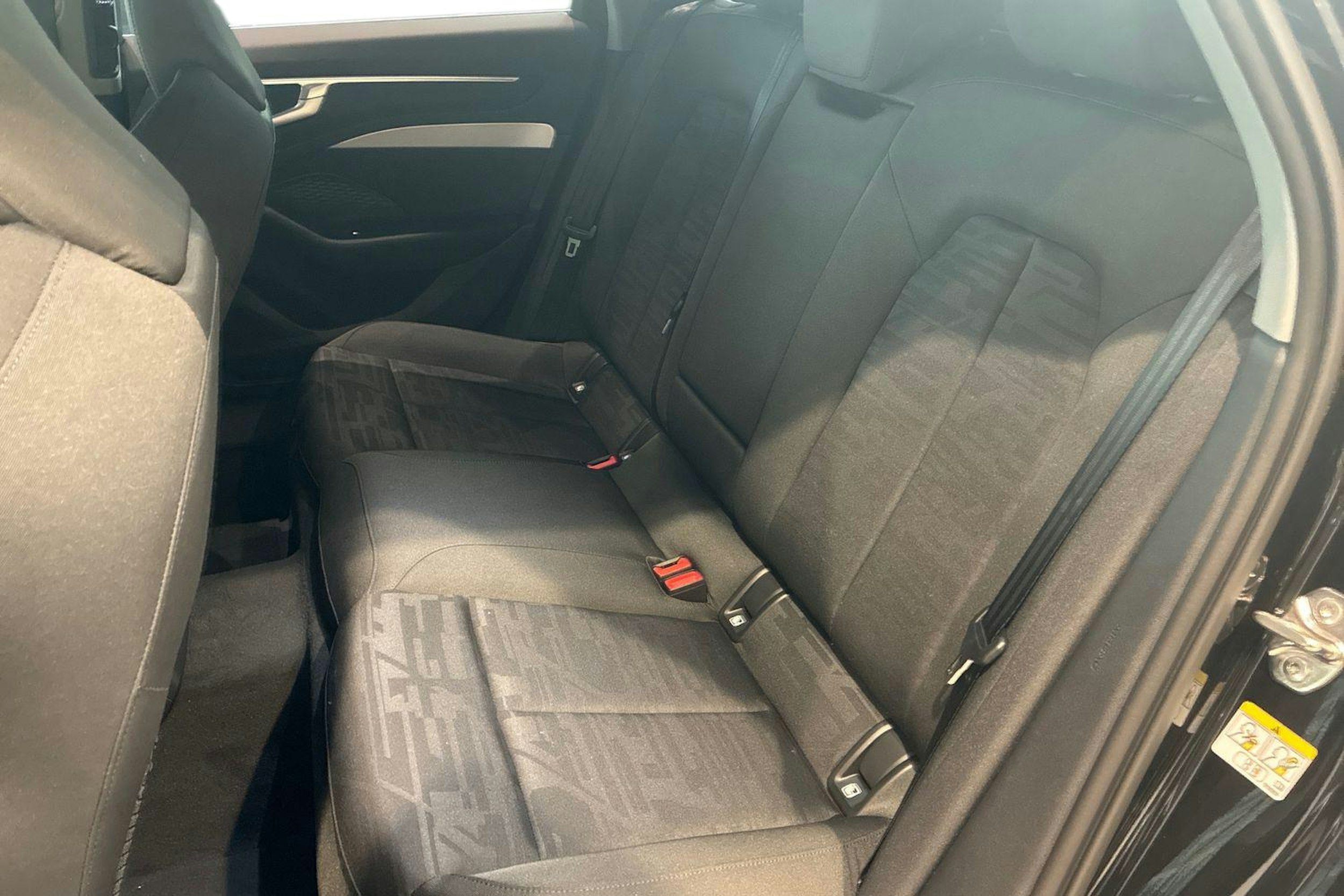 musta Audi A6 2026 kuva 8.