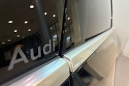 musta Audi A6 2026 kuva 11.