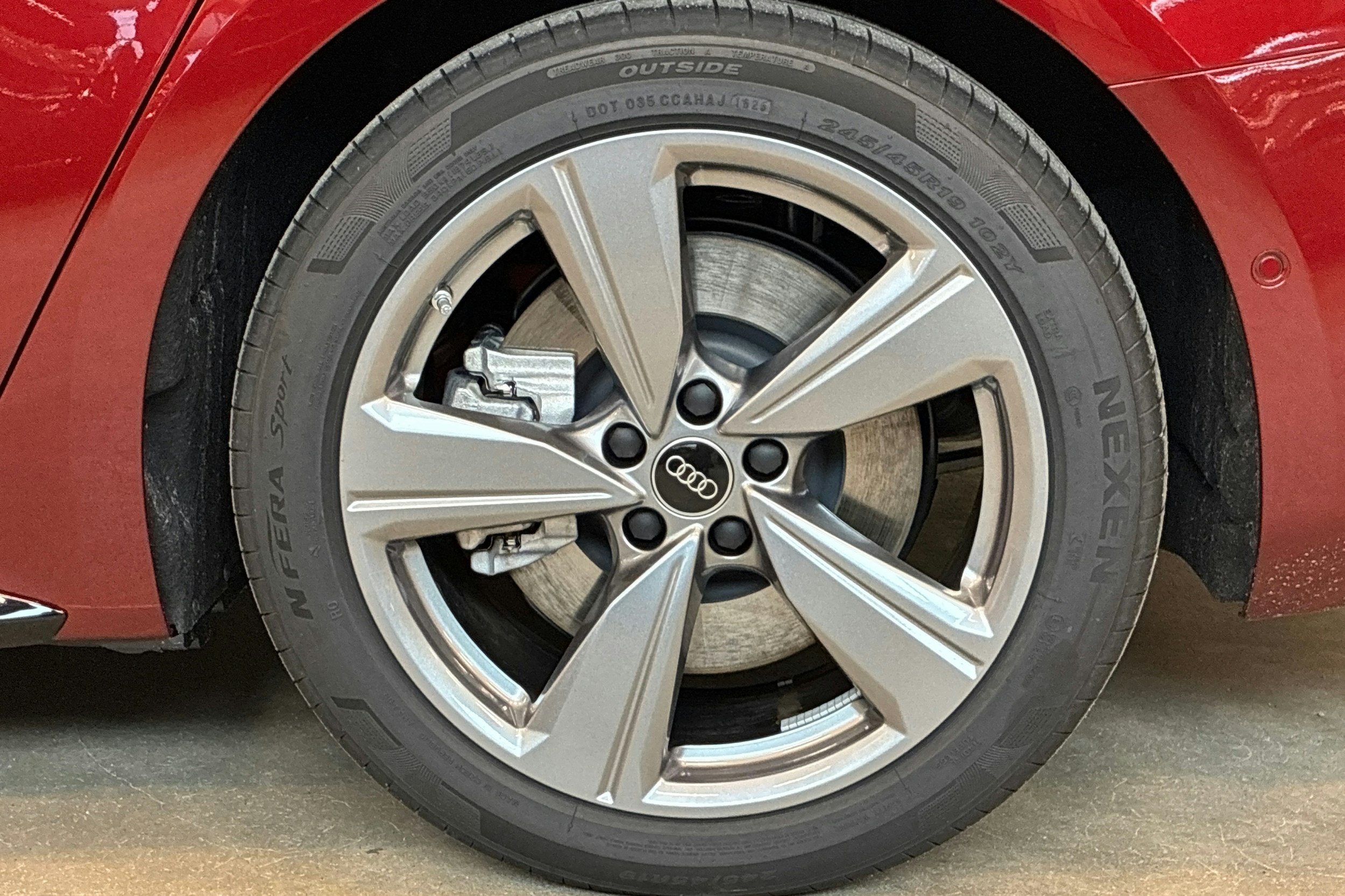 punainen Audi A6 2026 kuva 10.