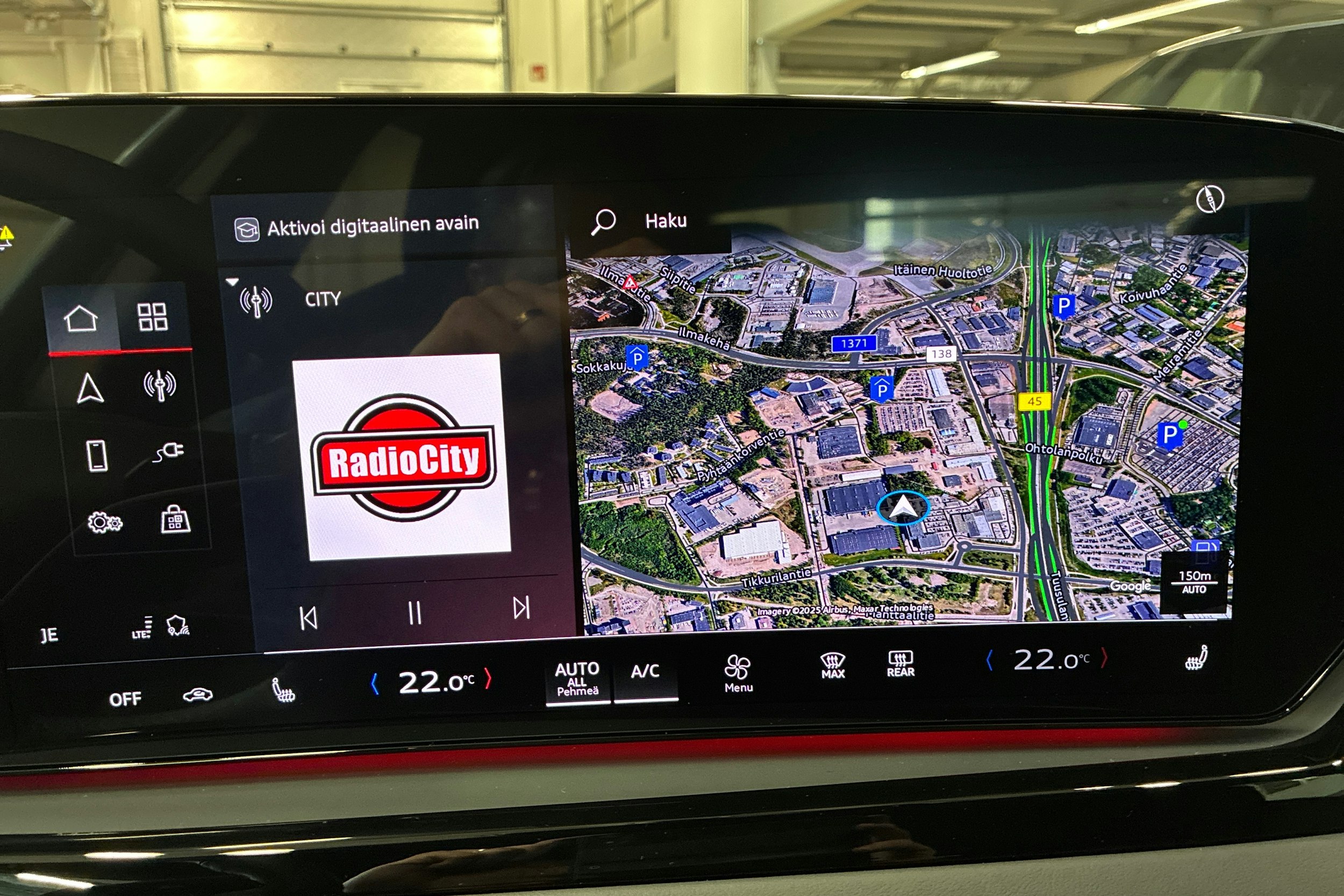 punainen Audi A6 2026 kuva 12.