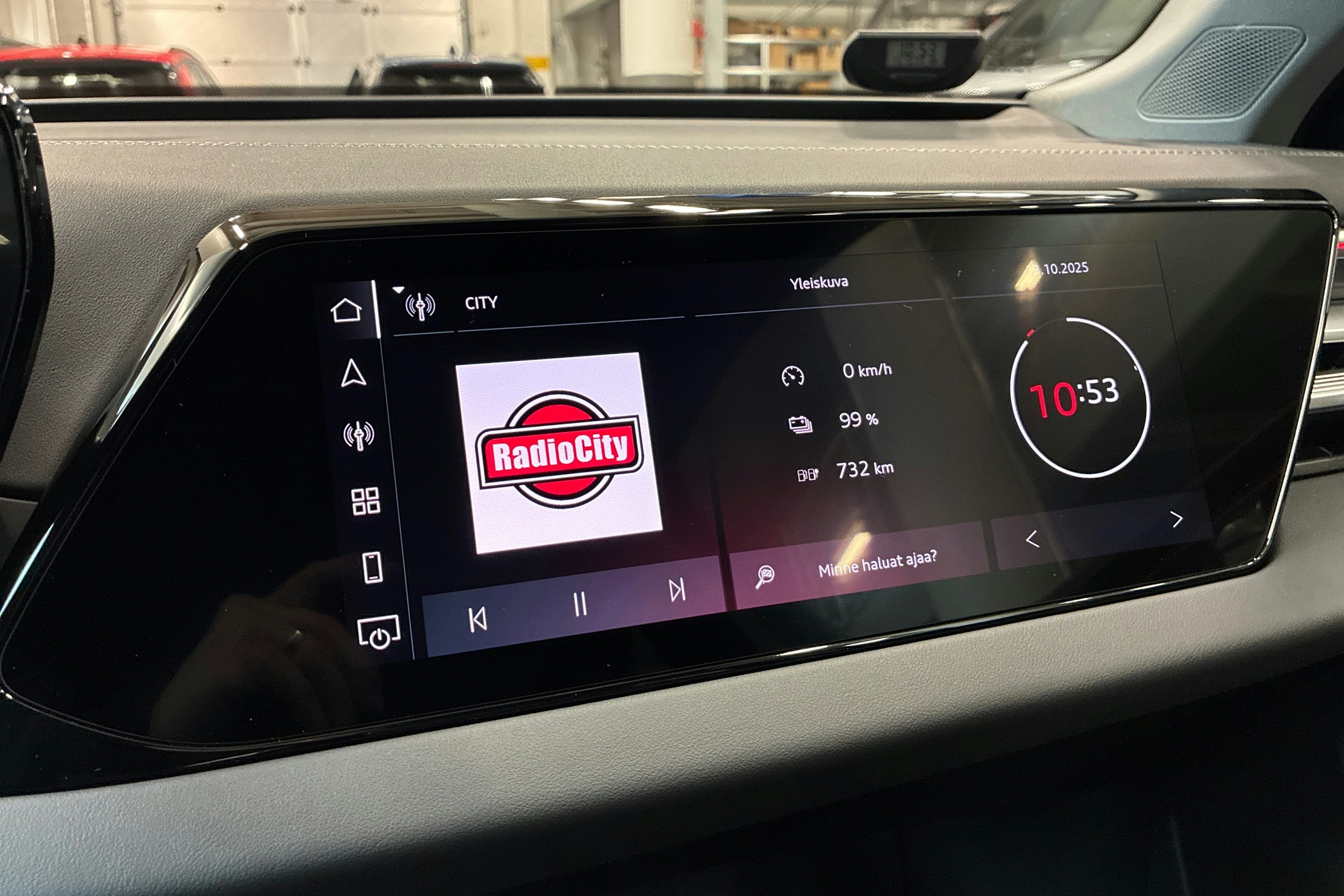 punainen Audi A6 2026 kuva 13.