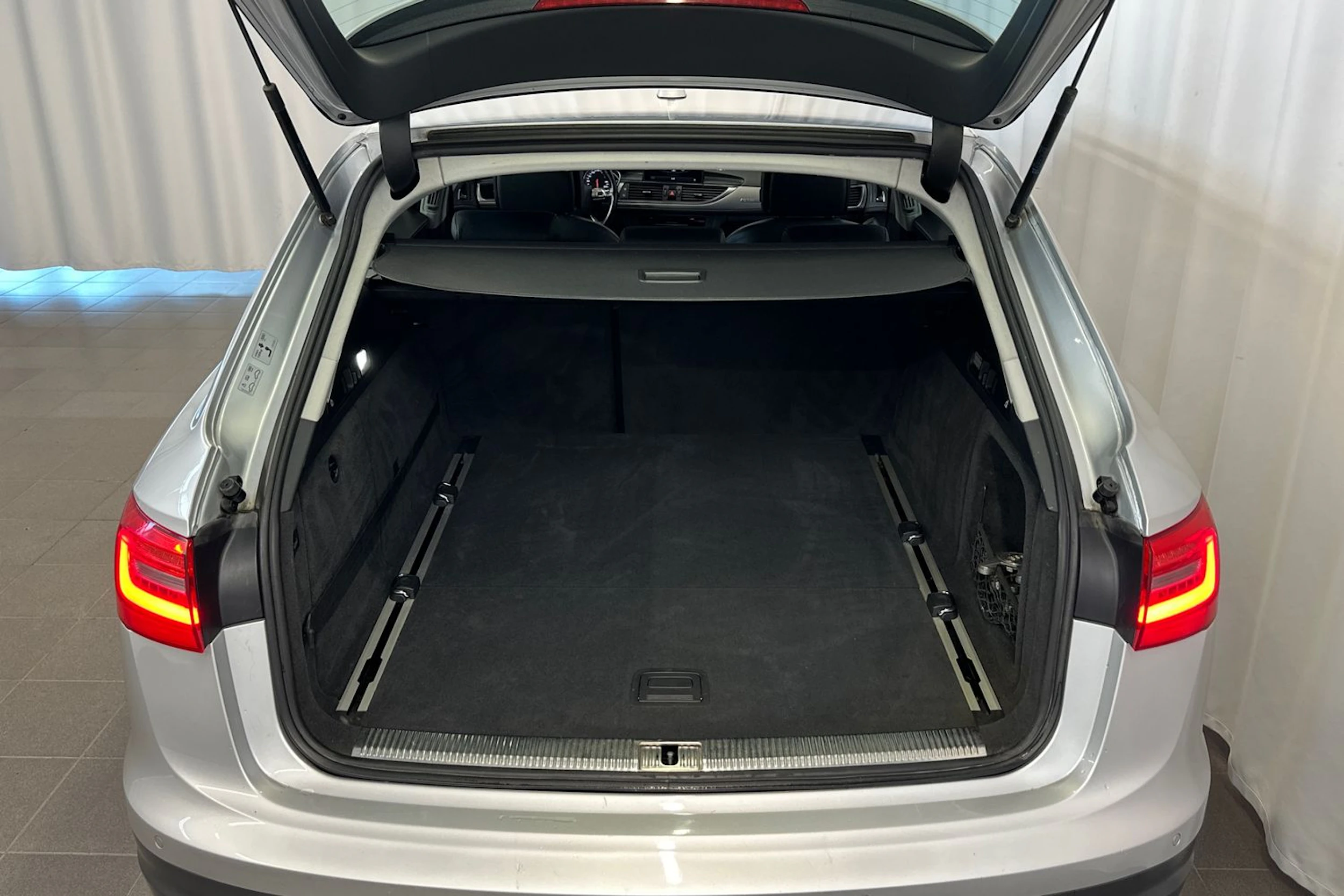 harmaa Audi A6 allroad quattro 2013 kuva 13.