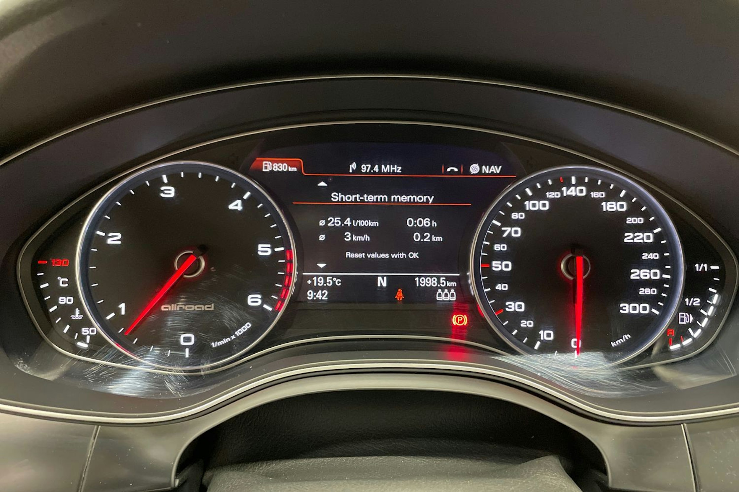 Sininen Audi A6 ALLROAD QUATTRO 2014 kuva 16.