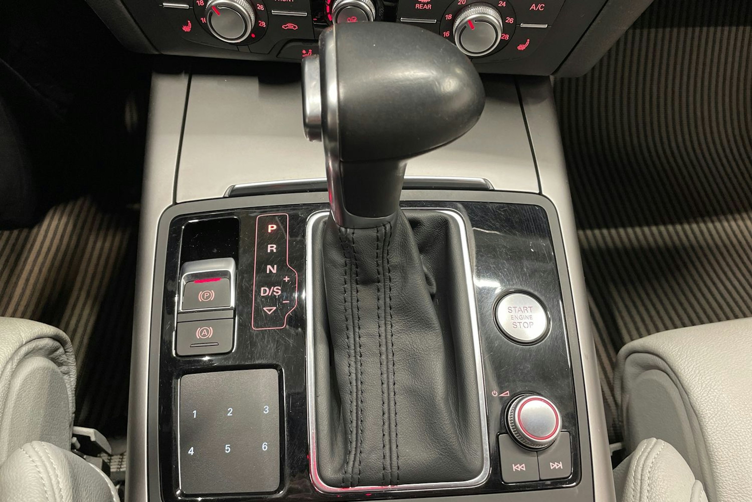 Sininen Audi A6 ALLROAD QUATTRO 2014 kuva 22.