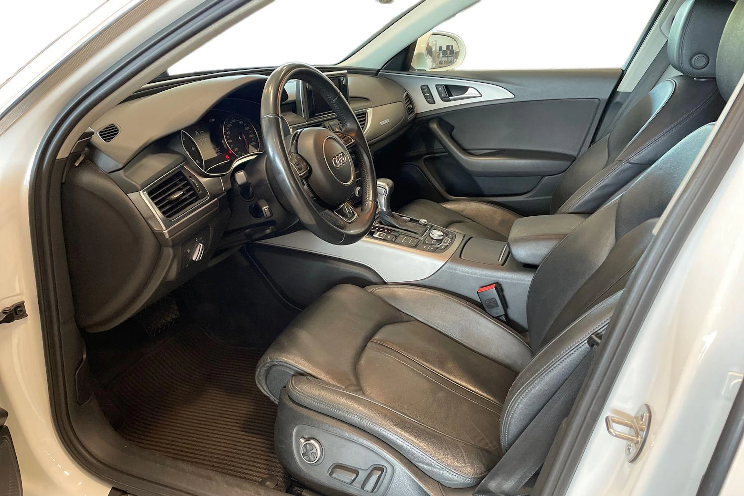 valkoinen Audi A6 allroad quattro 2014 kuva 6.