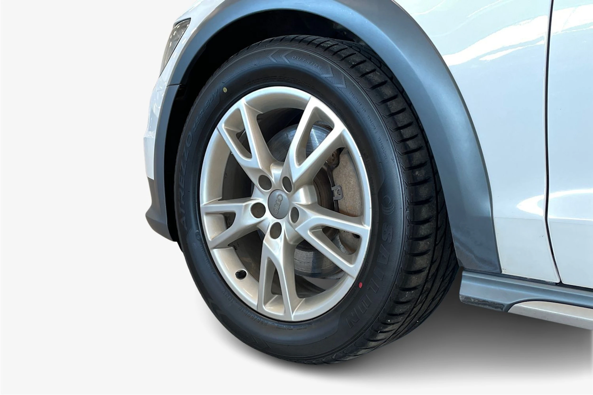 valkoinen Audi A6 allroad quattro 2014 kuva 9.