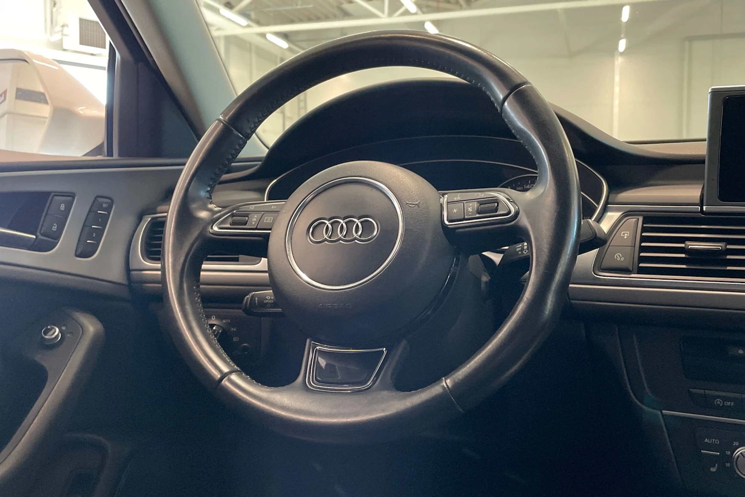 valkoinen Audi A6 allroad quattro 2014 kuva 13.