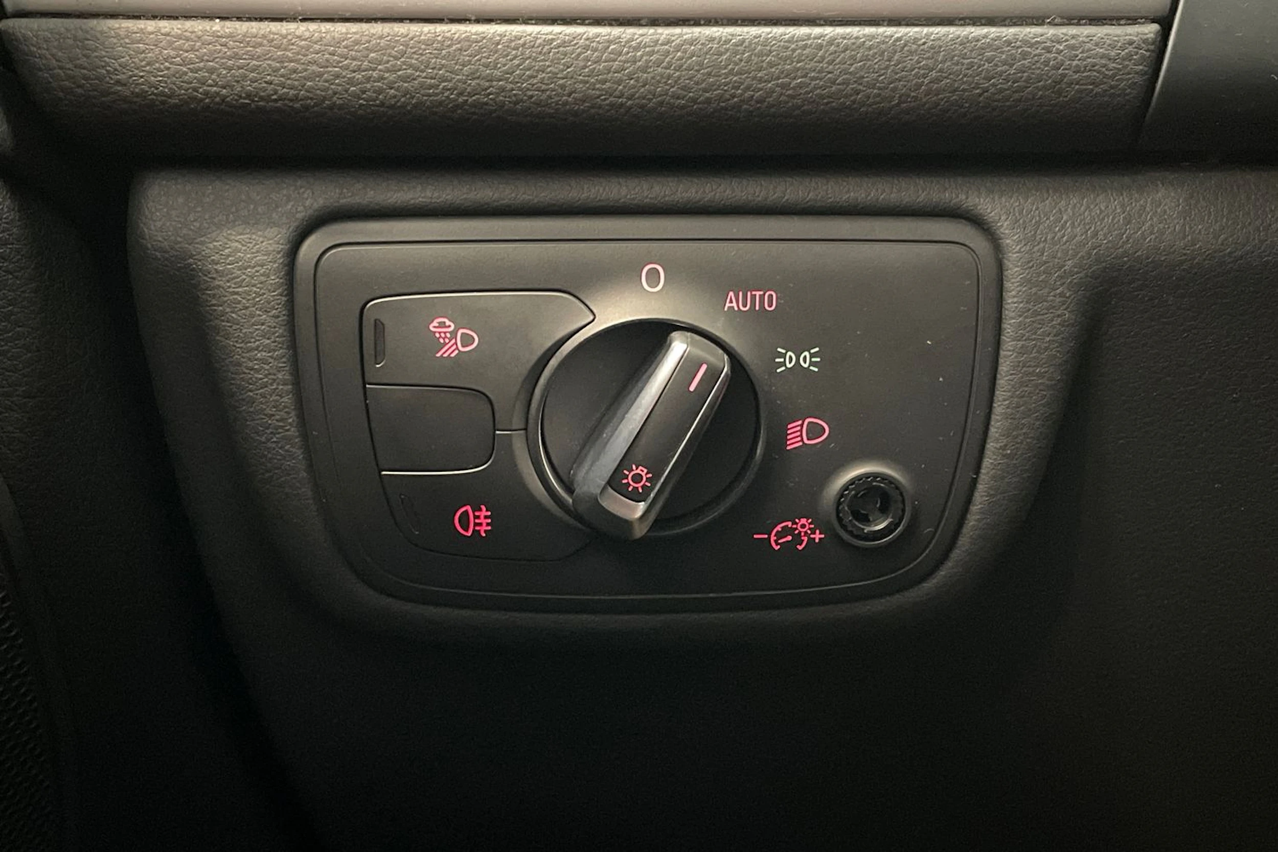 valkoinen Audi A6 allroad quattro 2014 kuva 28.