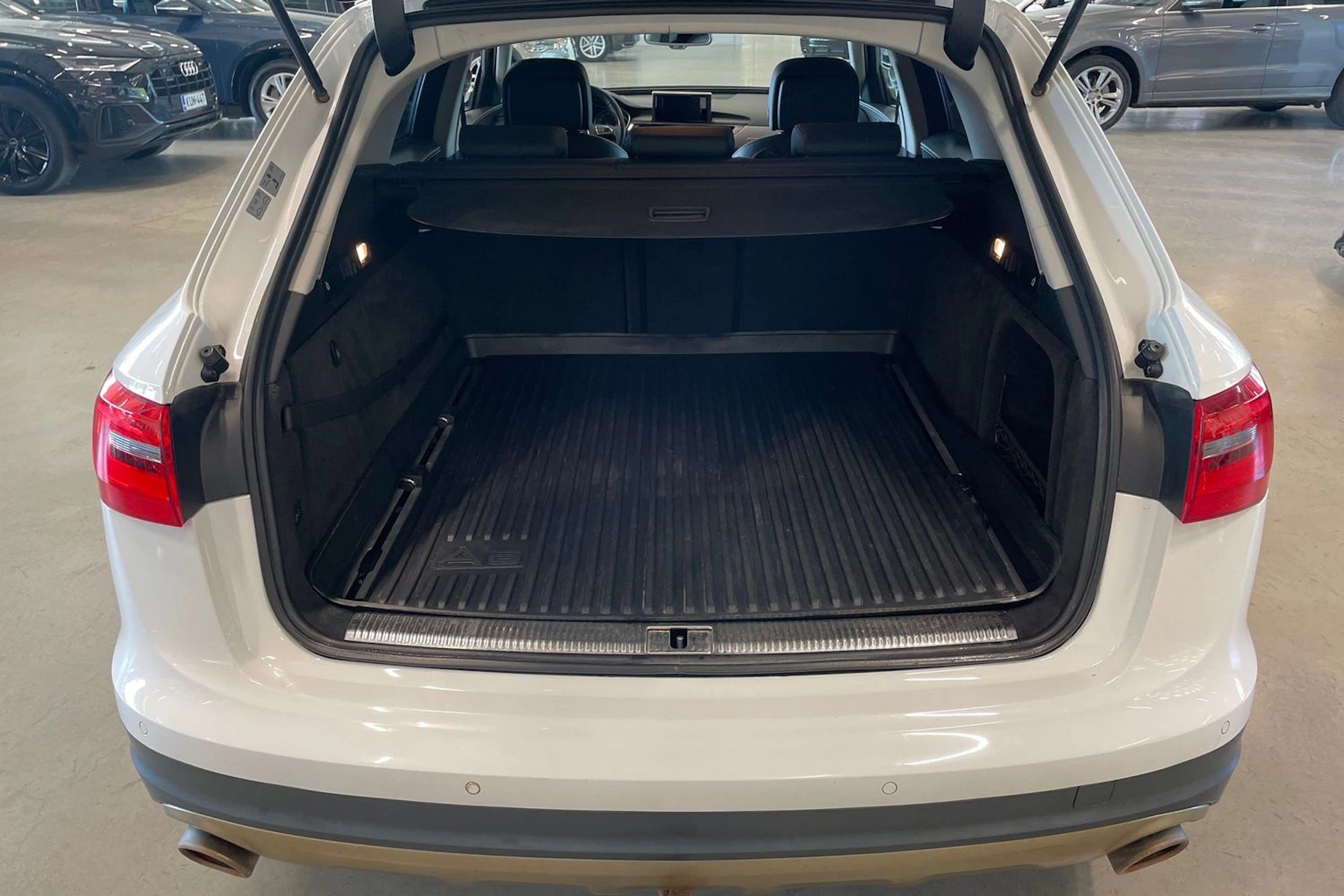 valkoinen Audi A6 allroad quattro 2014 kuva 32.