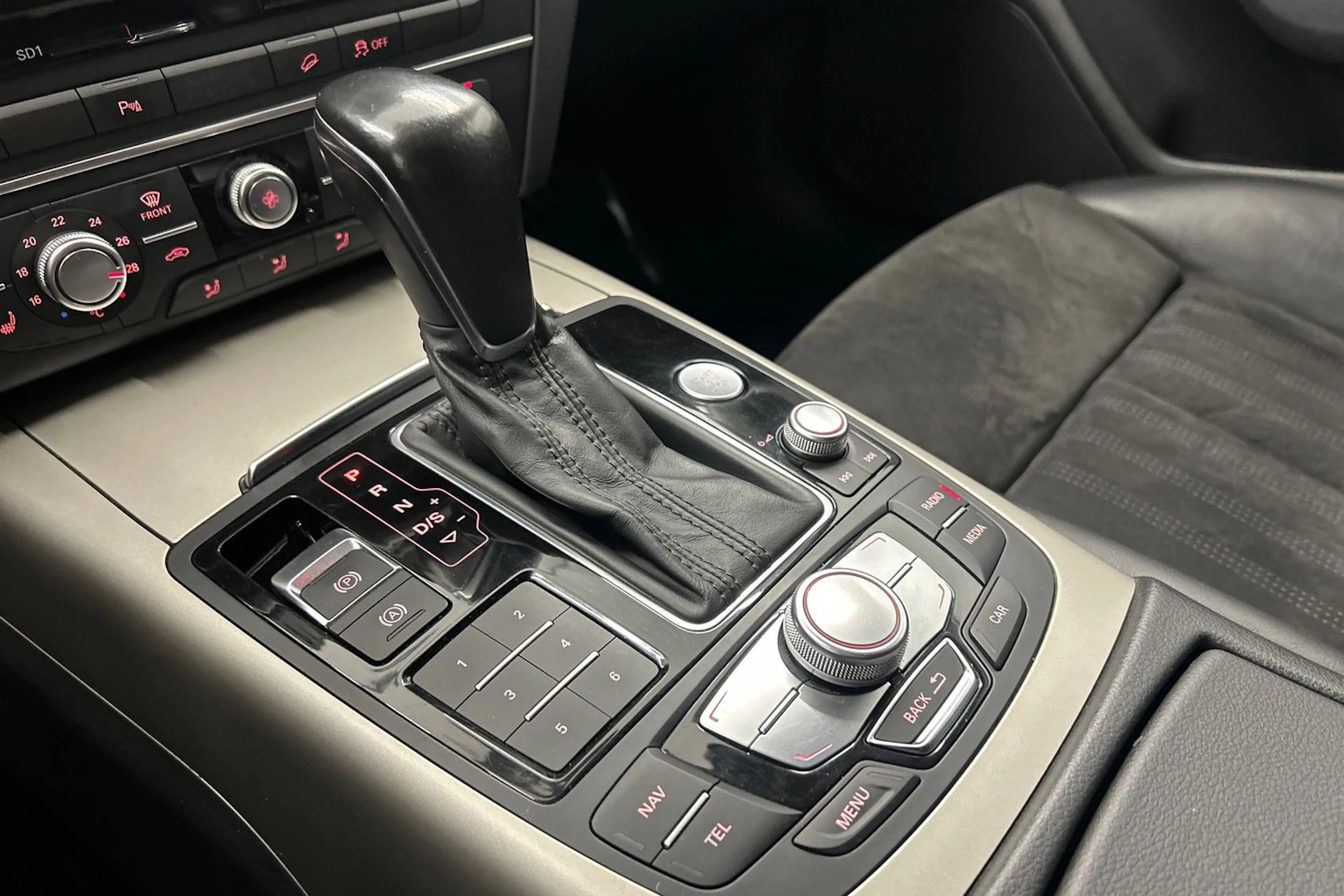 valkoinen Audi A6 allroad quattro 2015 kuva 12.