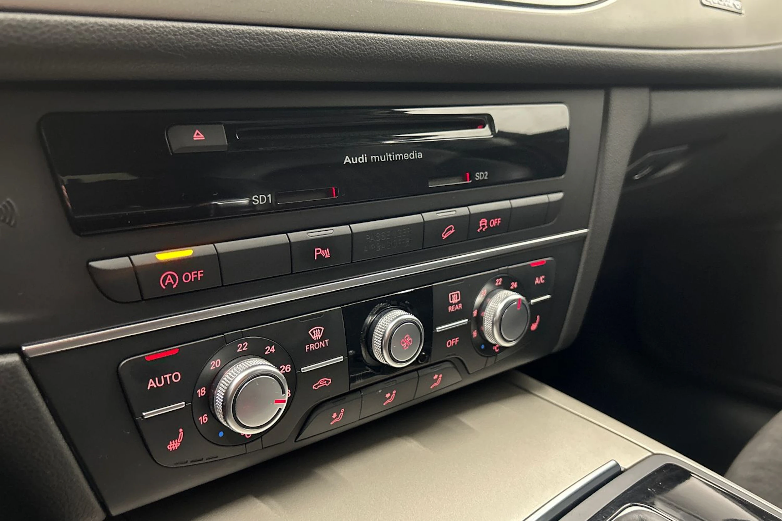 valkoinen Audi A6 allroad quattro 2015 kuva 13.