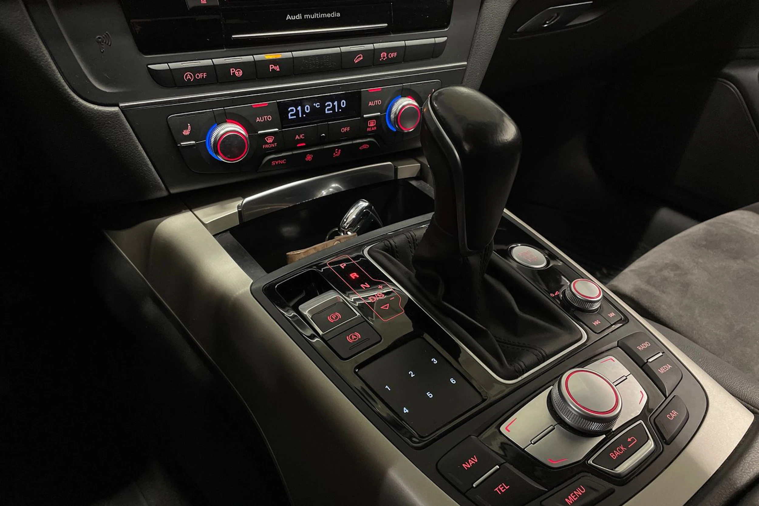 harmaa Audi A6 allroad quattro 2015 kuva 22.