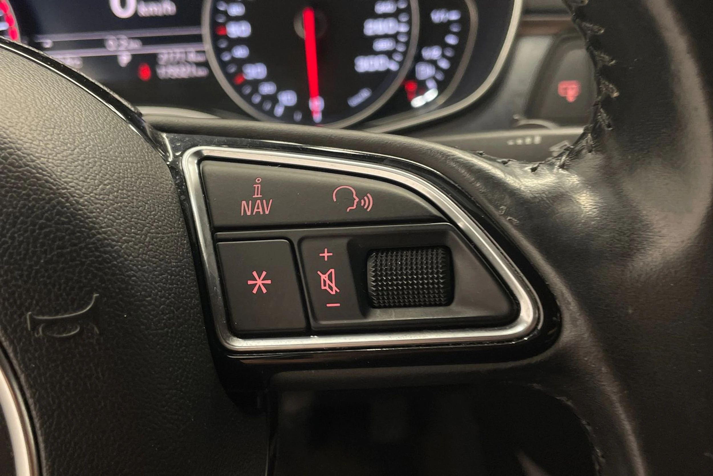 Musta Audi A6 ALLROAD QUATTRO 2015 kuva 16.