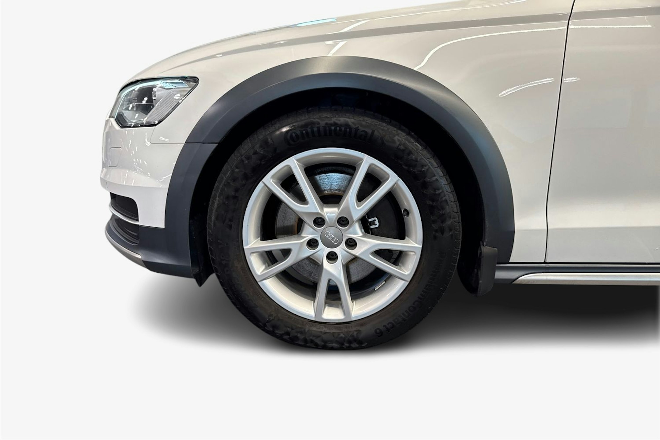 valkoinen Audi A6 allroad quattro 2016 kuva 11.