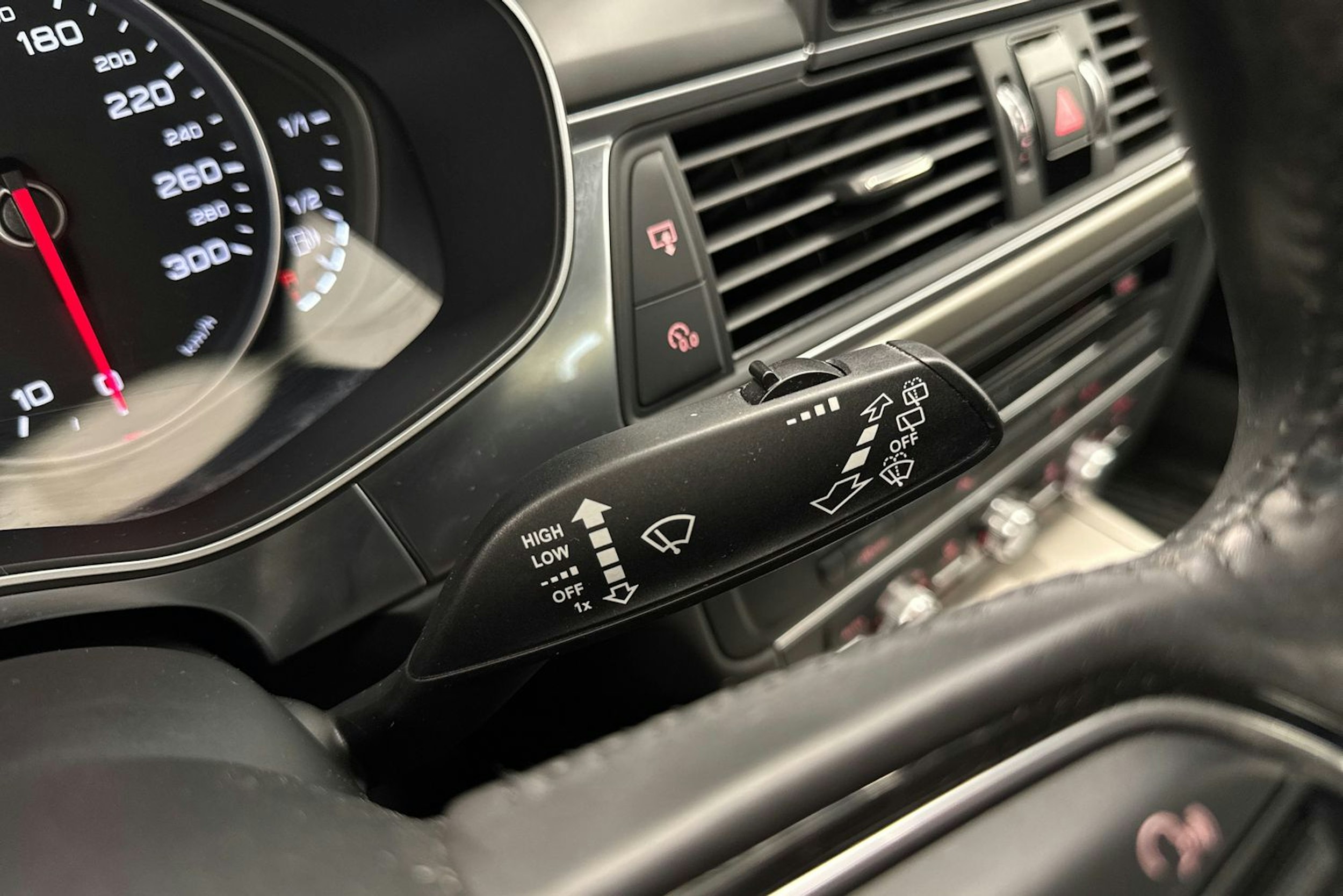 valkoinen Audi A6 allroad quattro 2016 kuva 22.