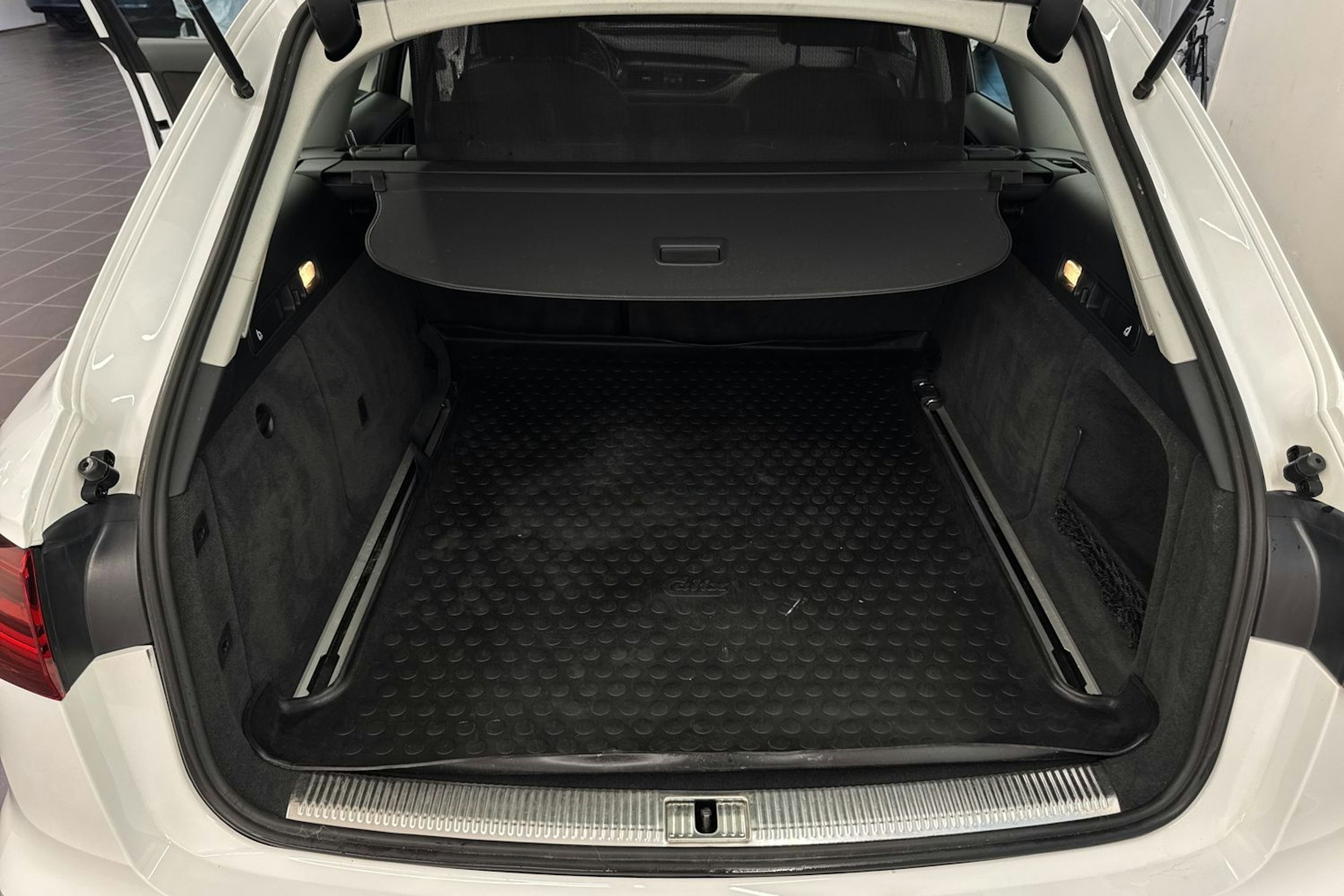 valkoinen Audi A6 allroad quattro 2016 kuva 37.