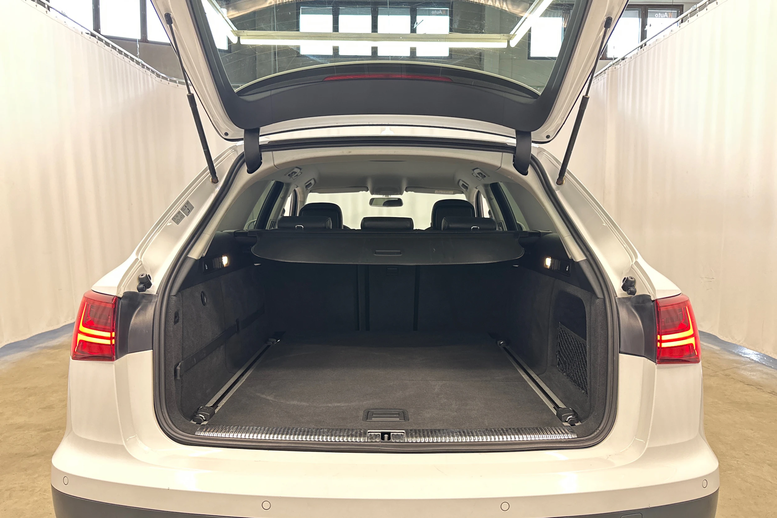 valkoinen Audi A6 allroad quattro 2016 kuva 26.