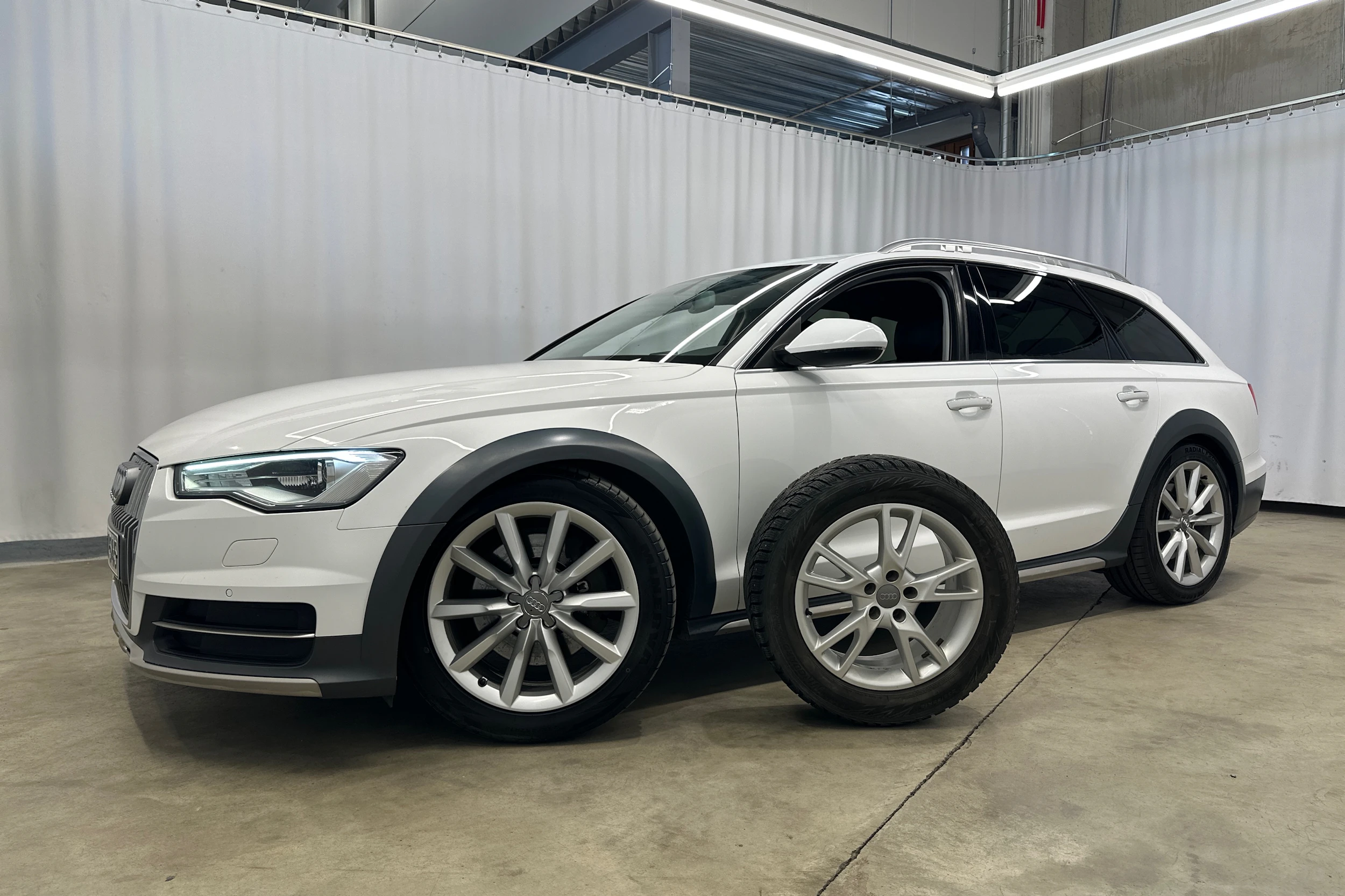 valkoinen Audi A6 allroad quattro 2016 kuva 28.