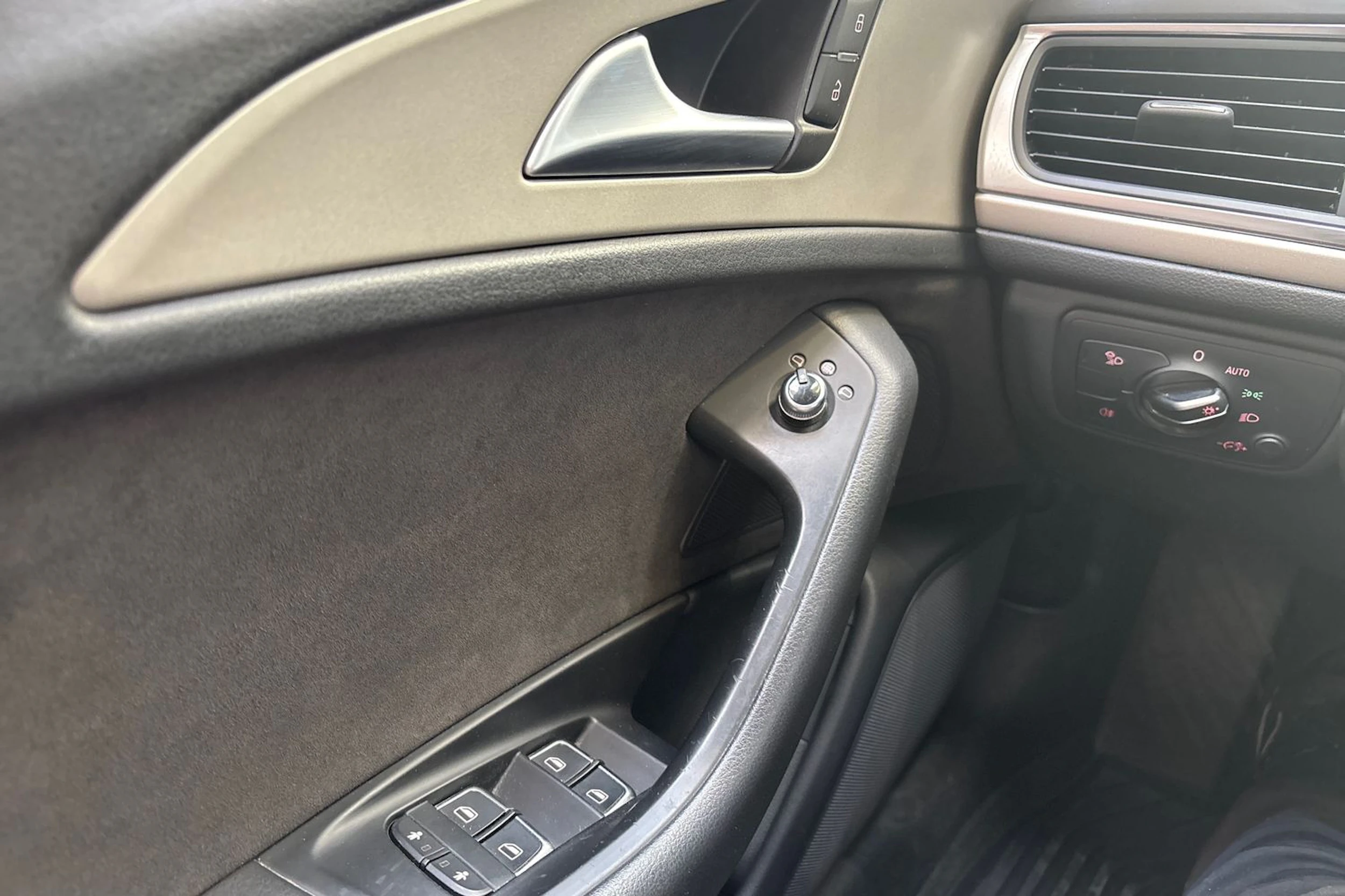 ruskea (beige) Audi A6 allroad quattro 2017 kuva 18.