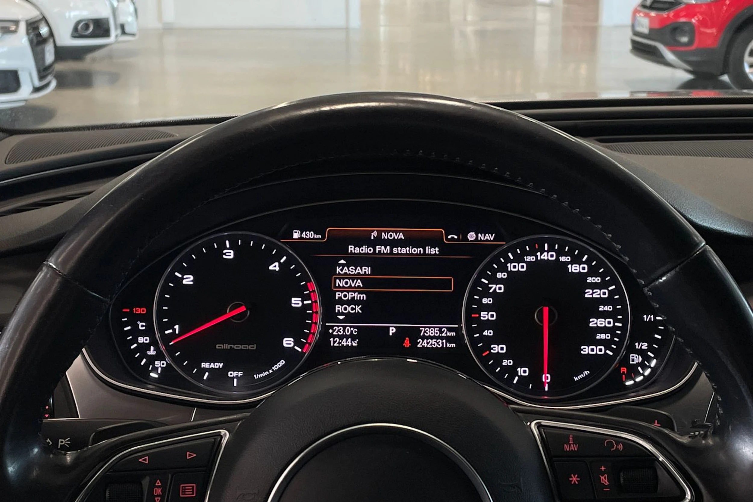 ruskea (beige) Audi A6 allroad quattro 2017 kuva 13.