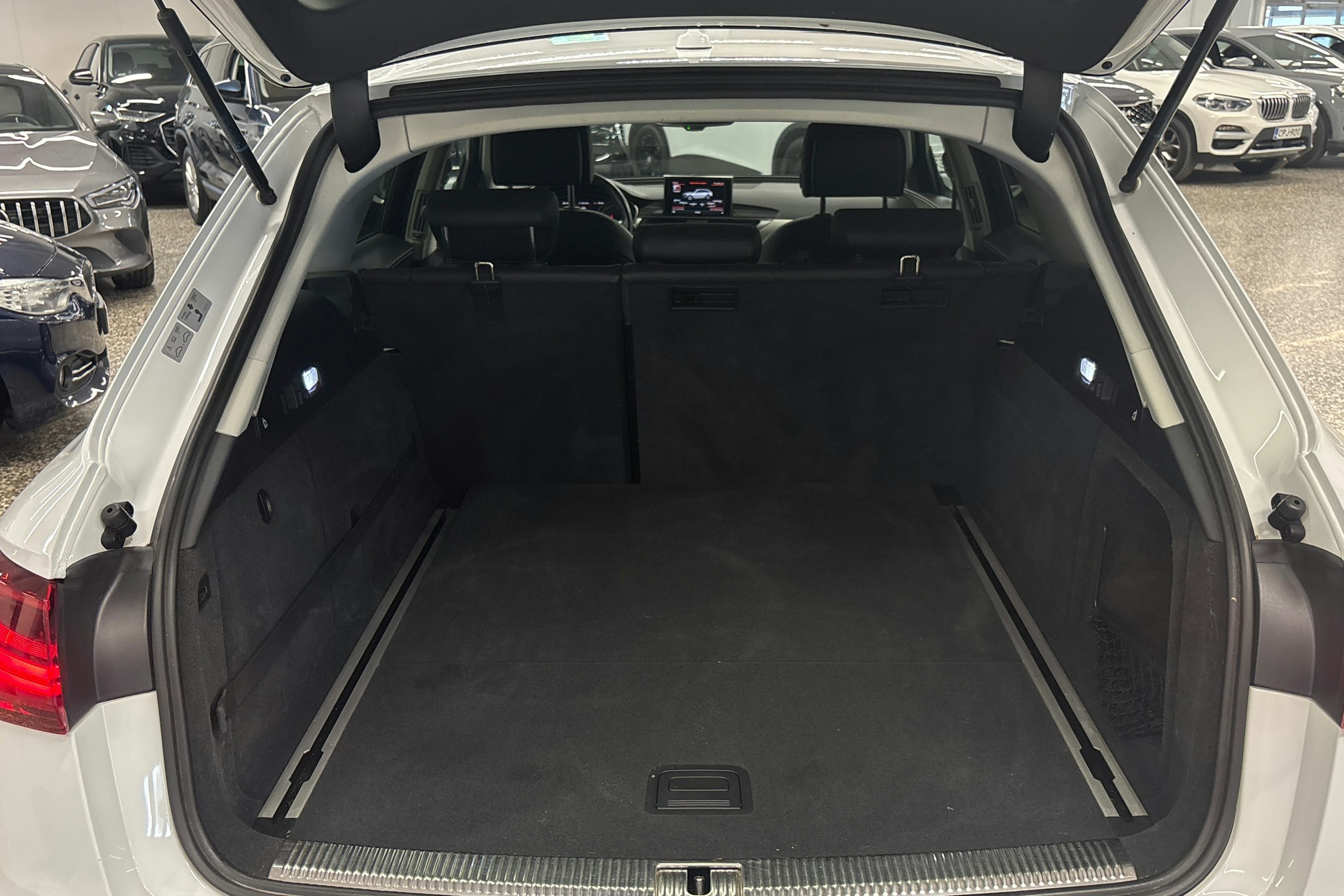valkoinen Audi A6 allroad quattro 2017 kuva 28.