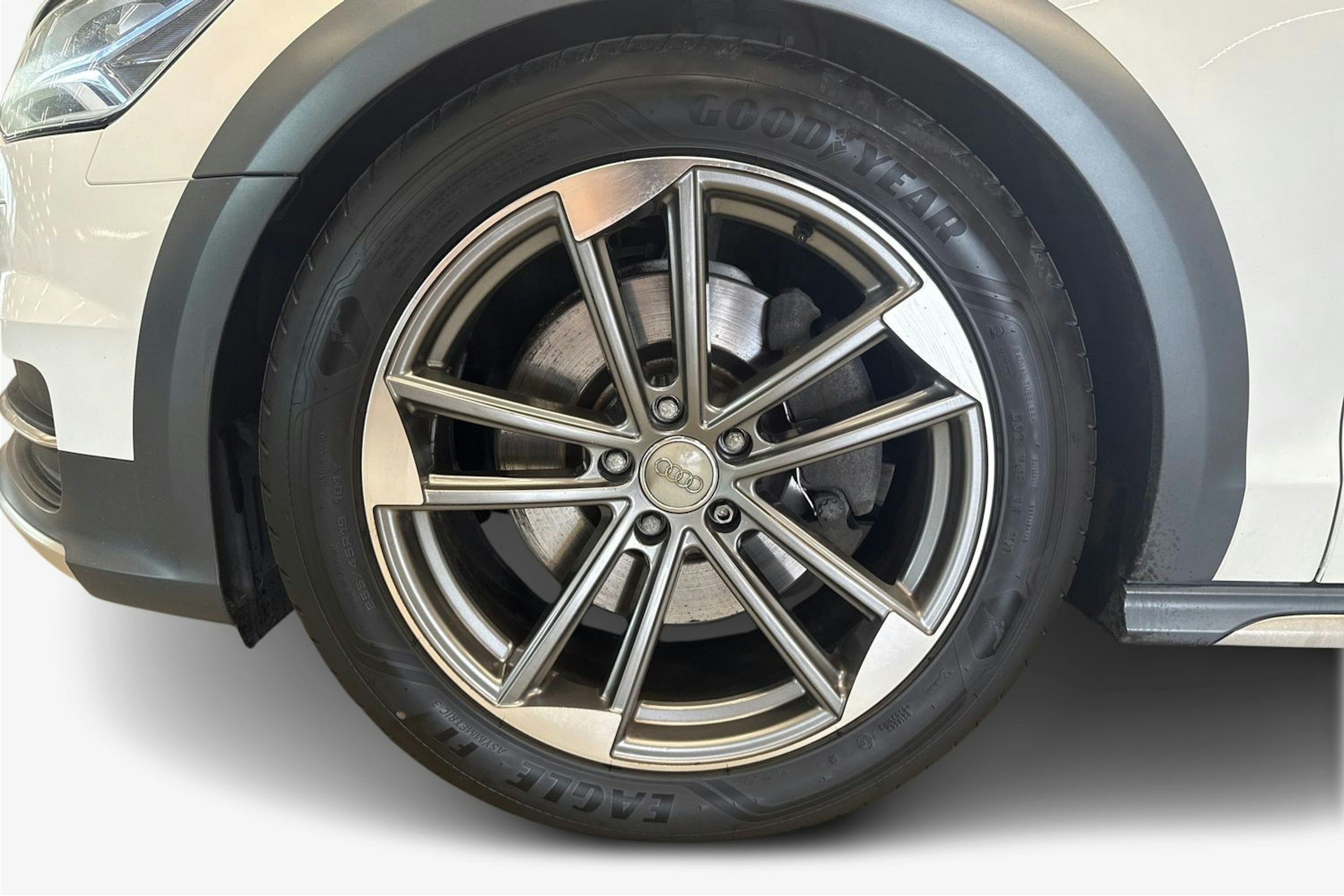 valkoinen Audi A6 allroad quattro 2017 kuva 11.