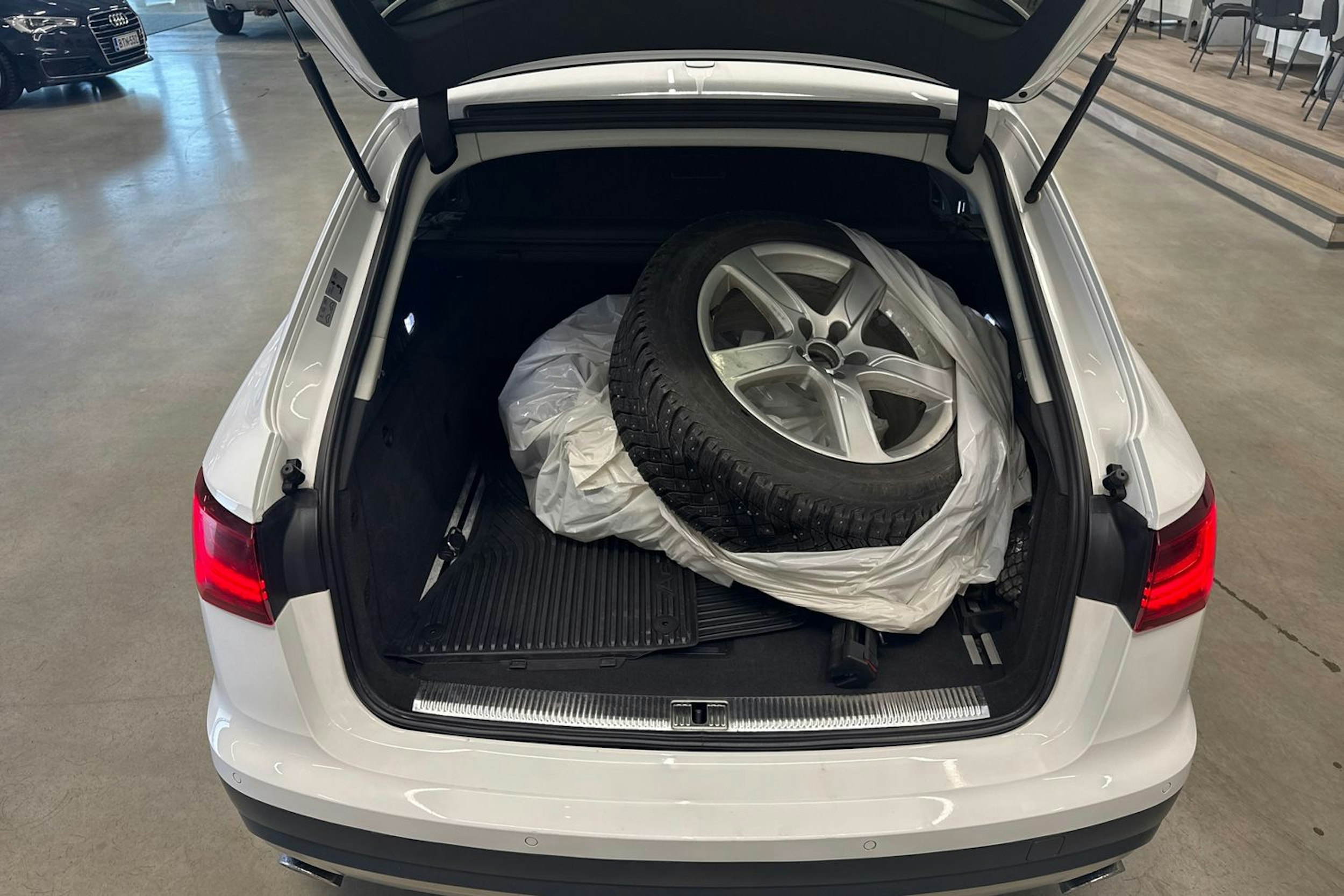 valkoinen Audi A6 allroad quattro 2017 kuva 29.