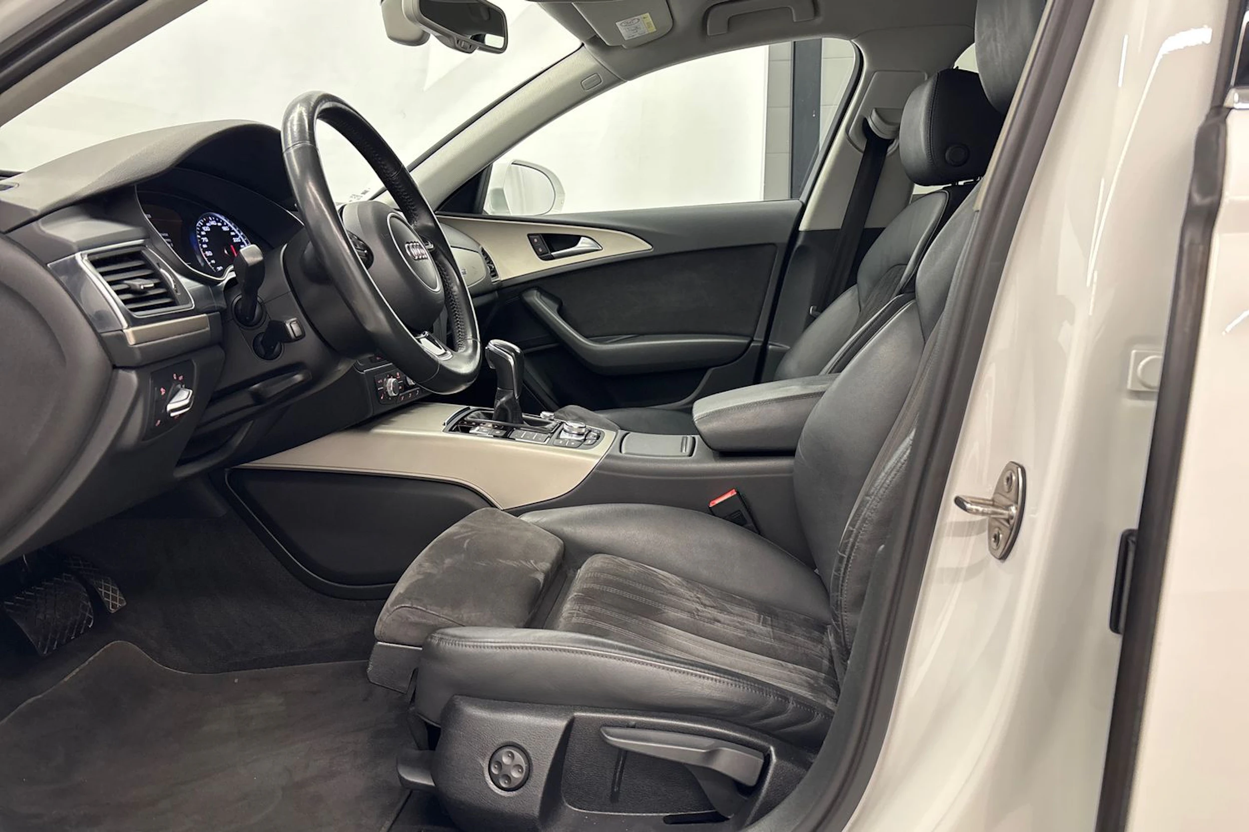 valkoinen Audi A6 allroad quattro 2018 kuva 17.