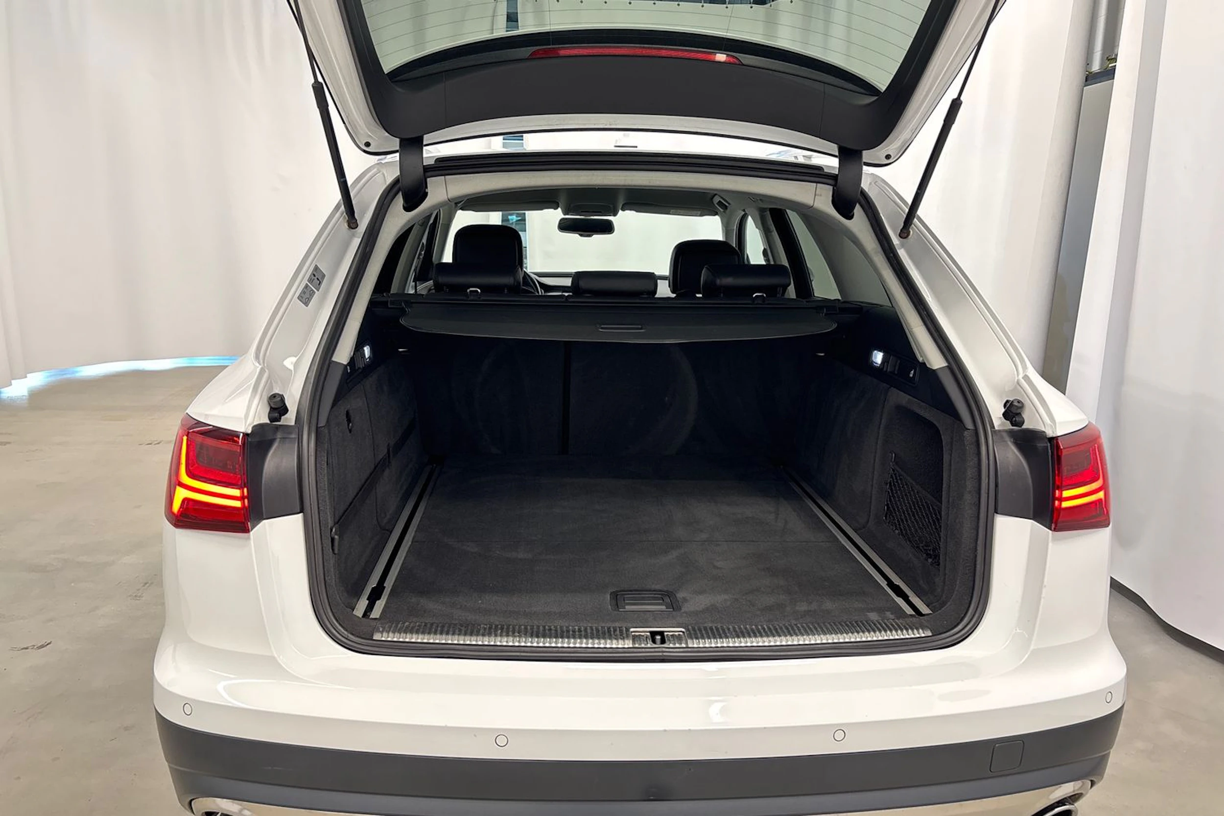 valkoinen Audi A6 allroad quattro 2018 kuva 18.
