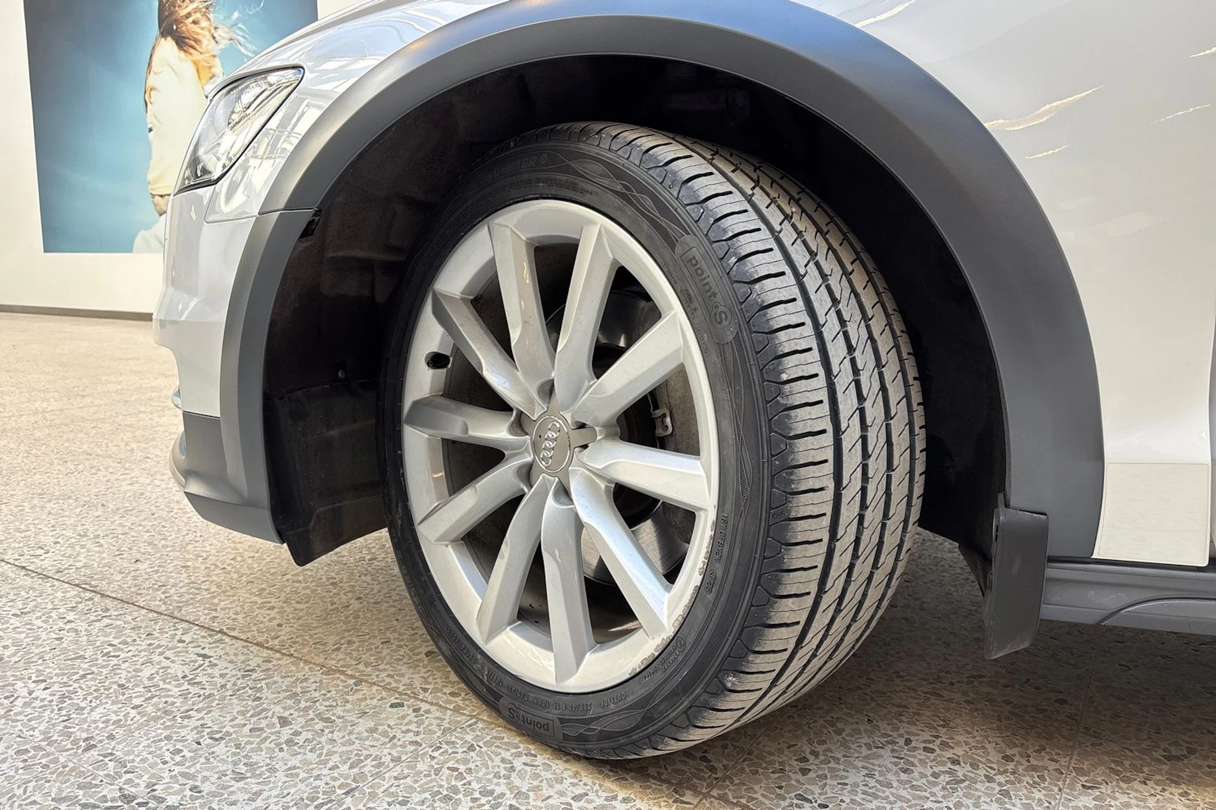 Valkoinen Audi A6 ALLROAD QUATTRO 2019 kuva 10.