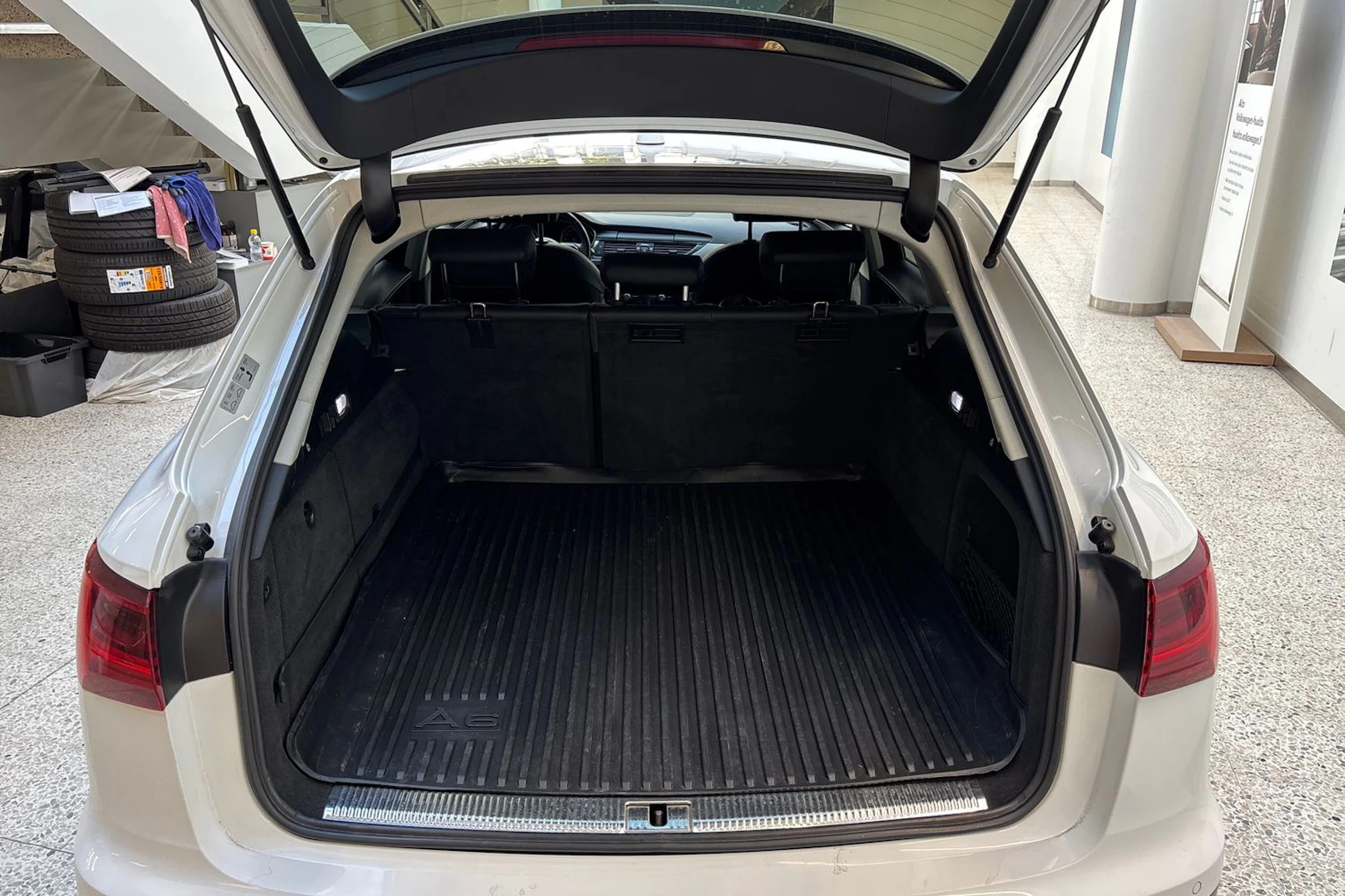 Valkoinen Audi A6 ALLROAD QUATTRO 2019 kuva 12.