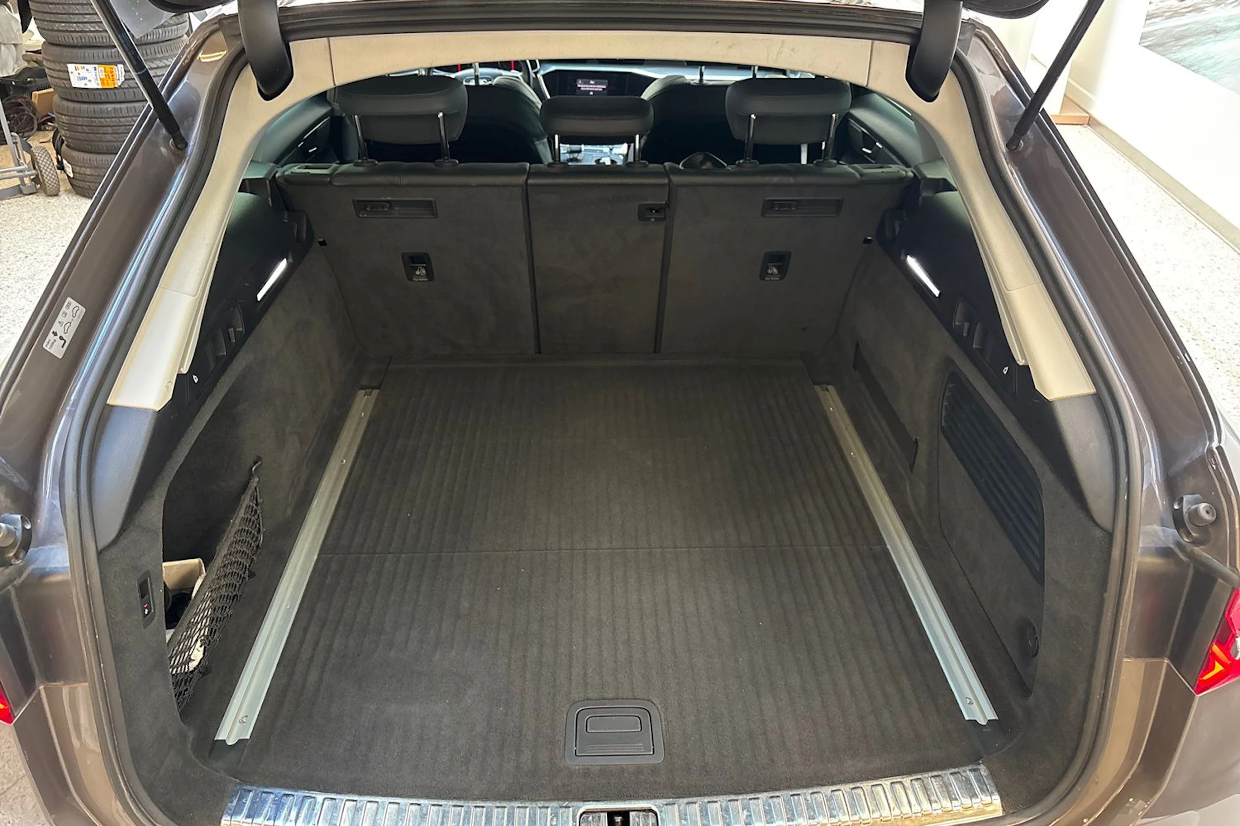 ruskea (beige) Audi A6 allroad quattro 2020 kuva 16.